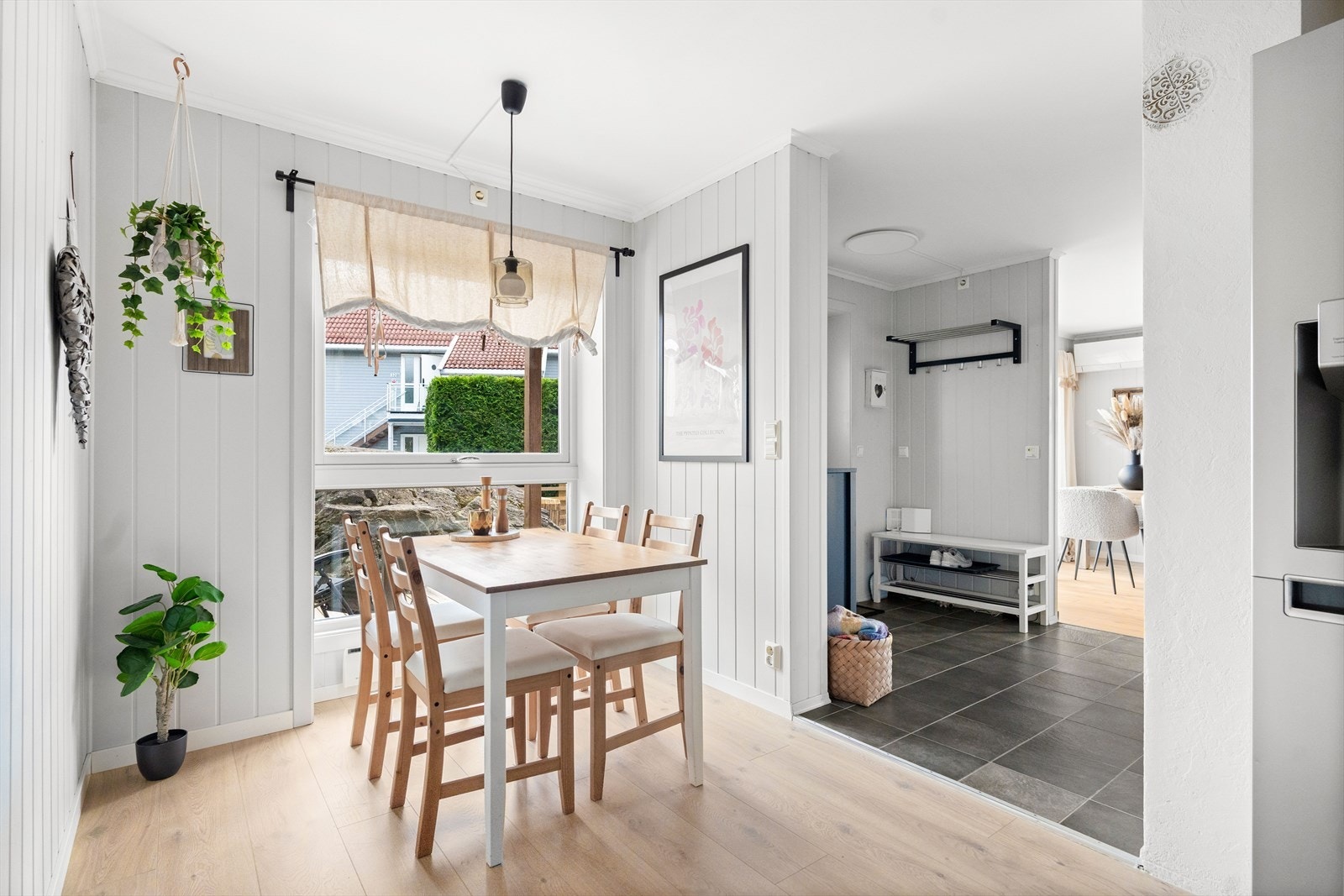 Boligen har en egen spisestue tilknyttet kjøkkenet. Galleribilde