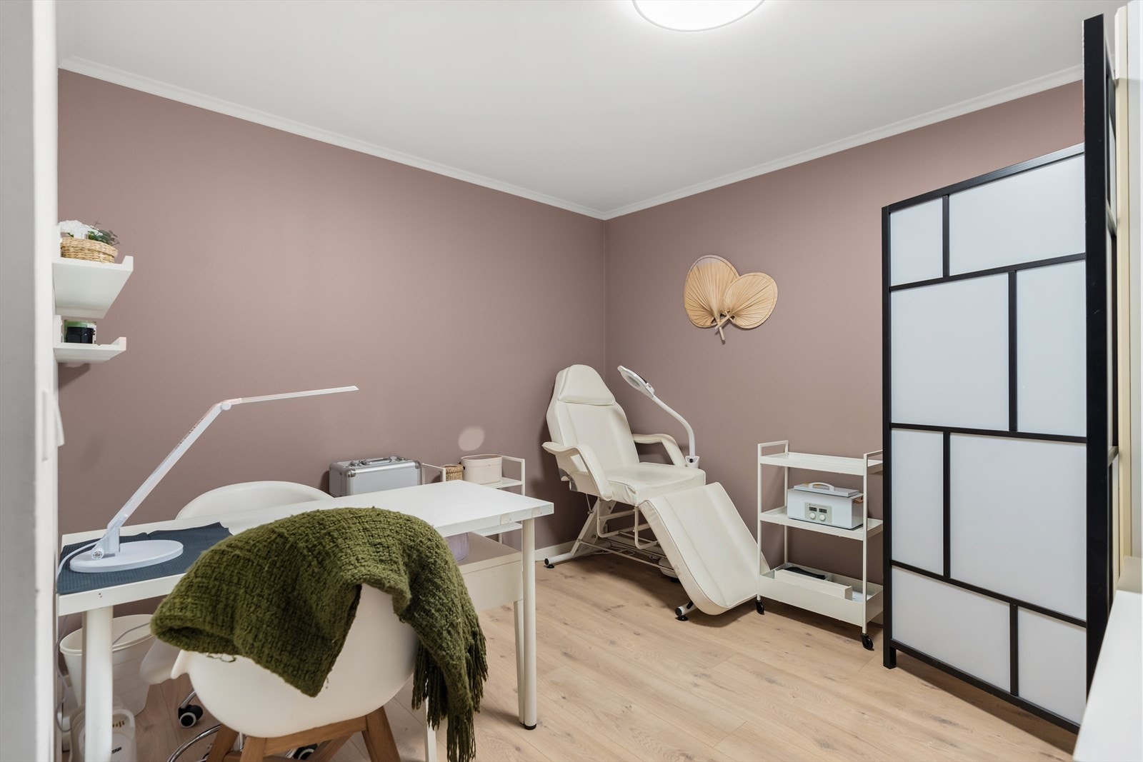 I tillegg finnes et ekstra rom som i dag brukes som hobbyrom, men som enkelt kan tilpasses som kontor eller lekerom. Galleribilde