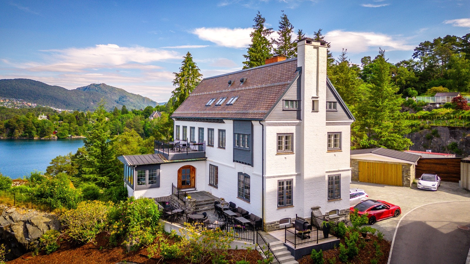 - Konow Vertshus ligger like ved, og byr på fantastisk mat laget av gode råvarer - Galleribilde