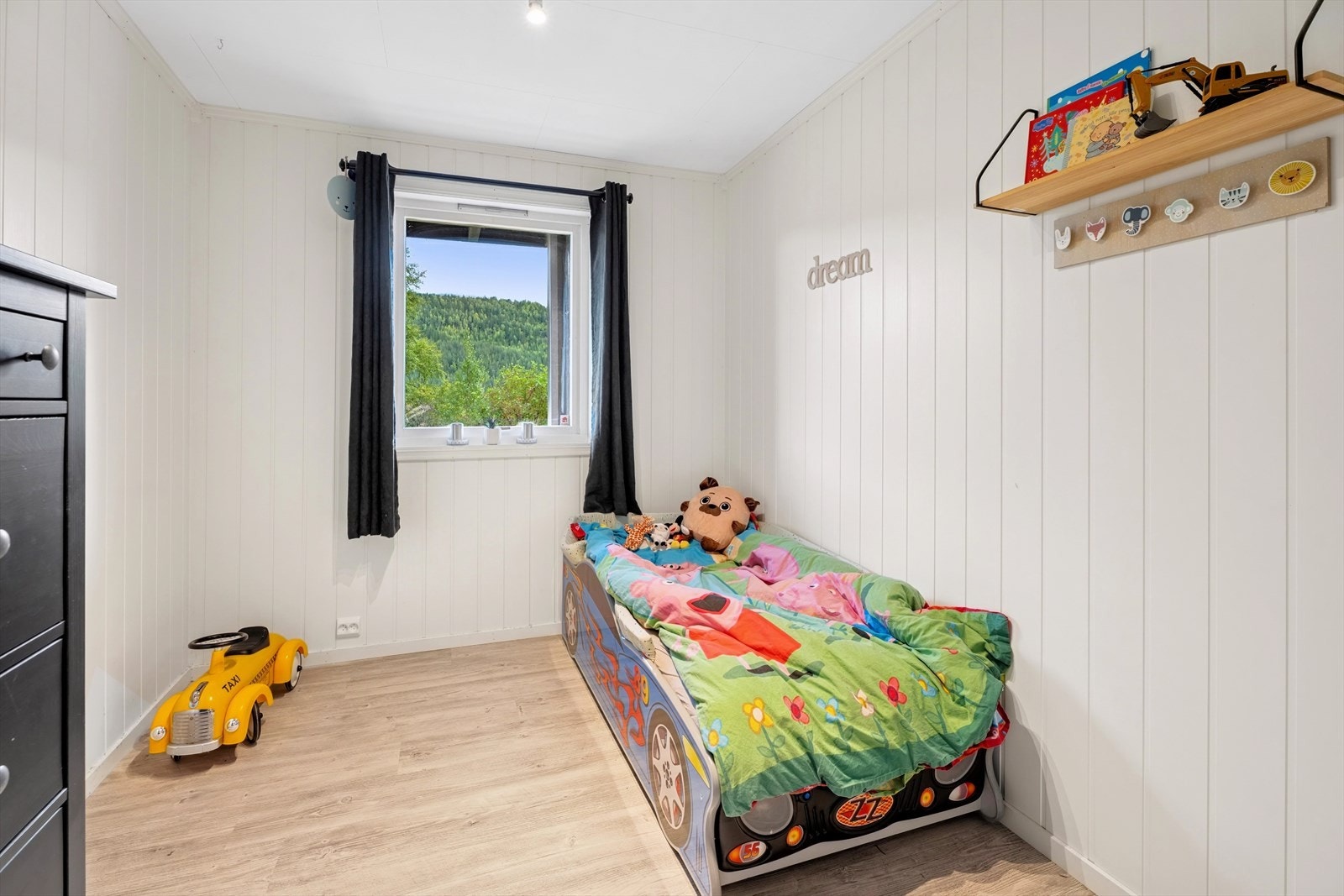 Soverom 2 beliggende i underetasje. Galleribilde