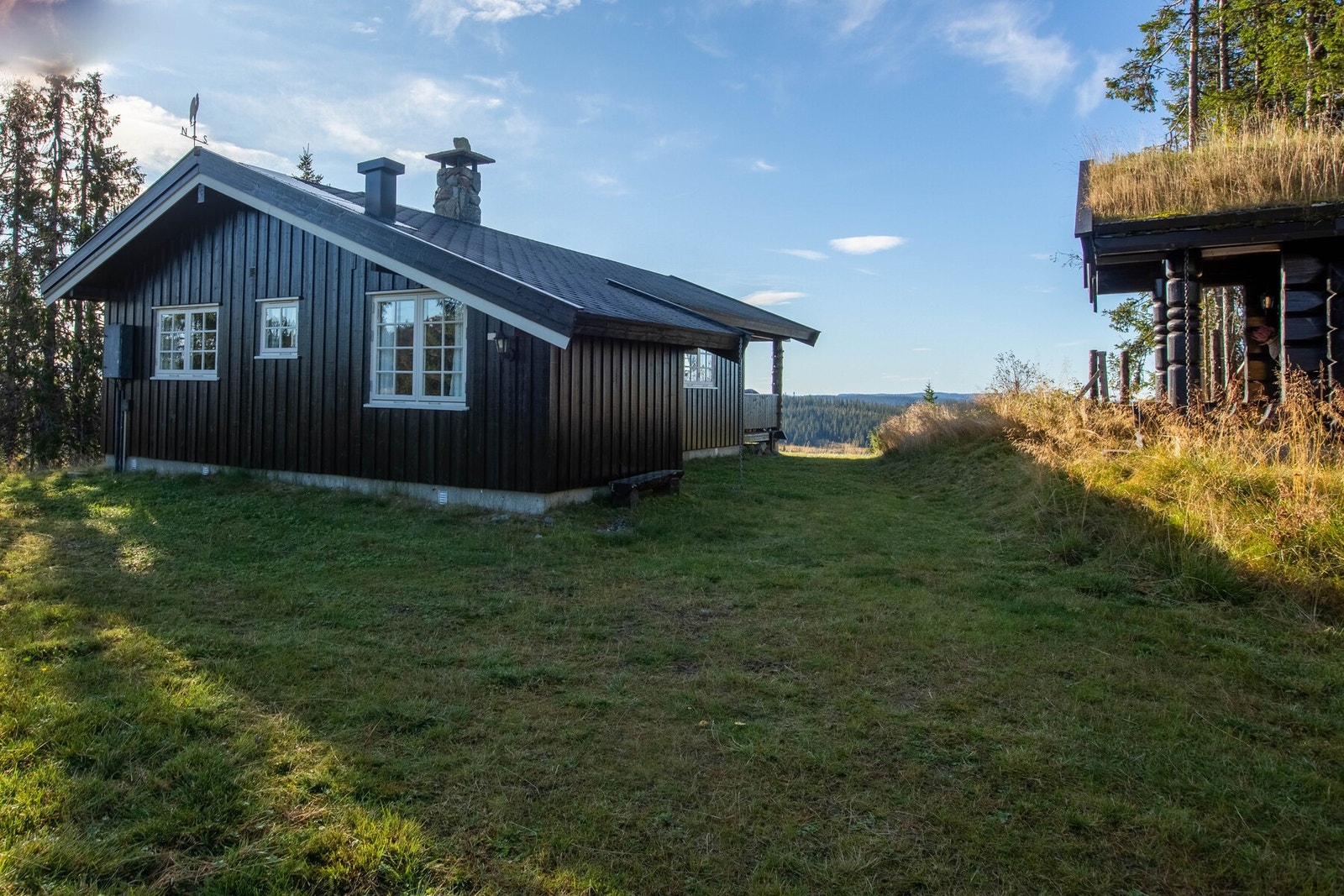 Vinterstid er det flotte, oppkjørte skiløyper. Disse er en del av omlag 300 km med velpreparerte langrennsløyper som finnes i området. Galleribilde