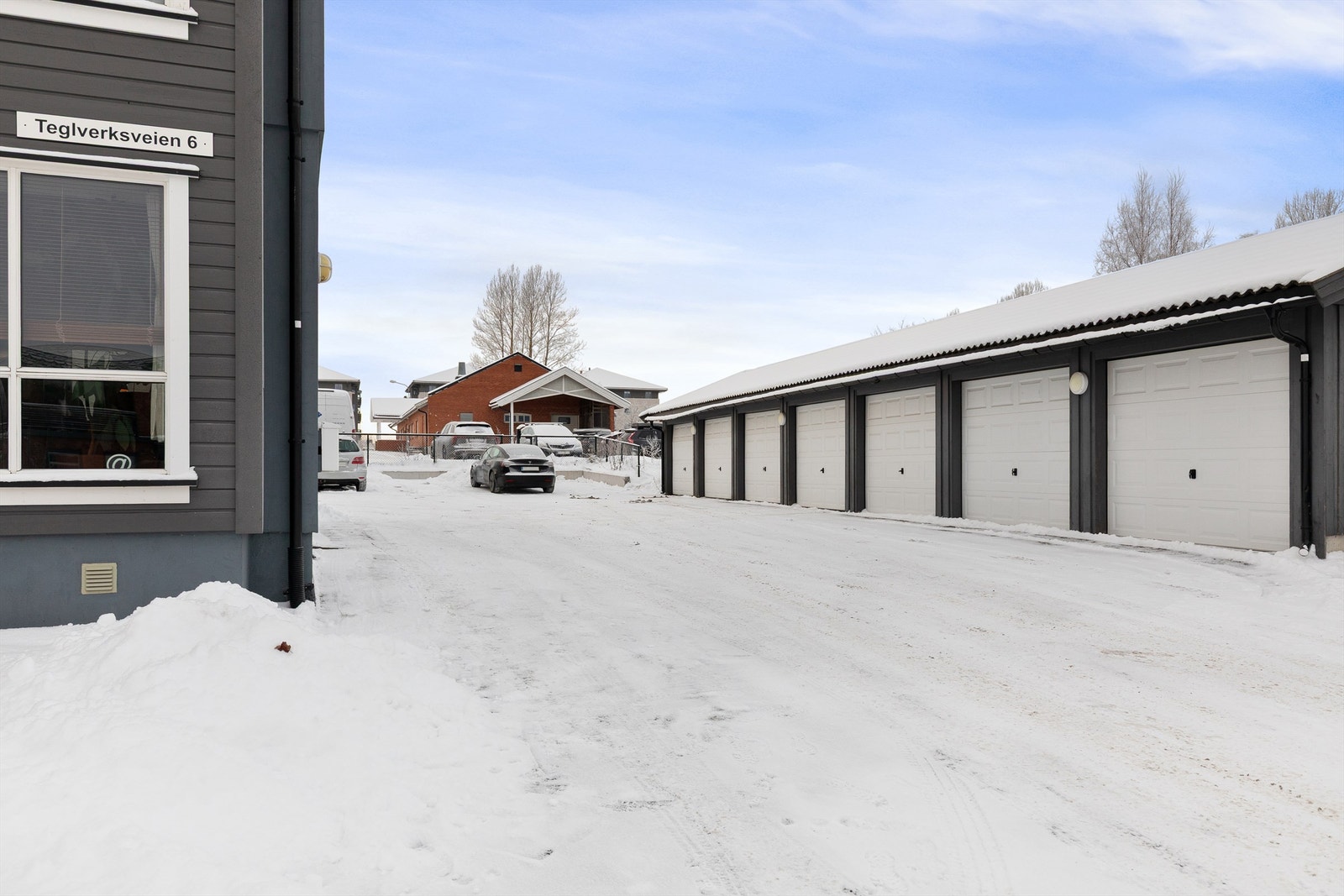 Parkering for en bil i garasje Galleribilde