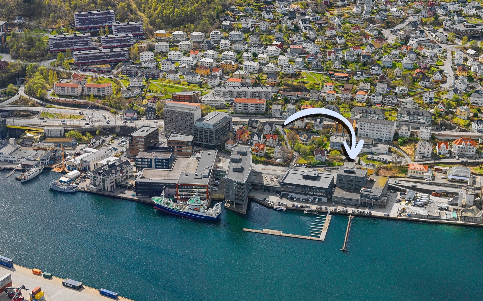 Damsgårdsveien 143 ligger også ut mot sjøen Galleribilde