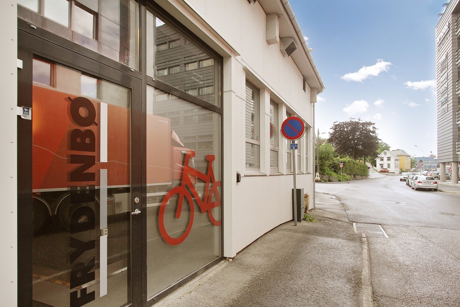 Innendørs sykkelparkering for de som sykler til jobb Galleribilde