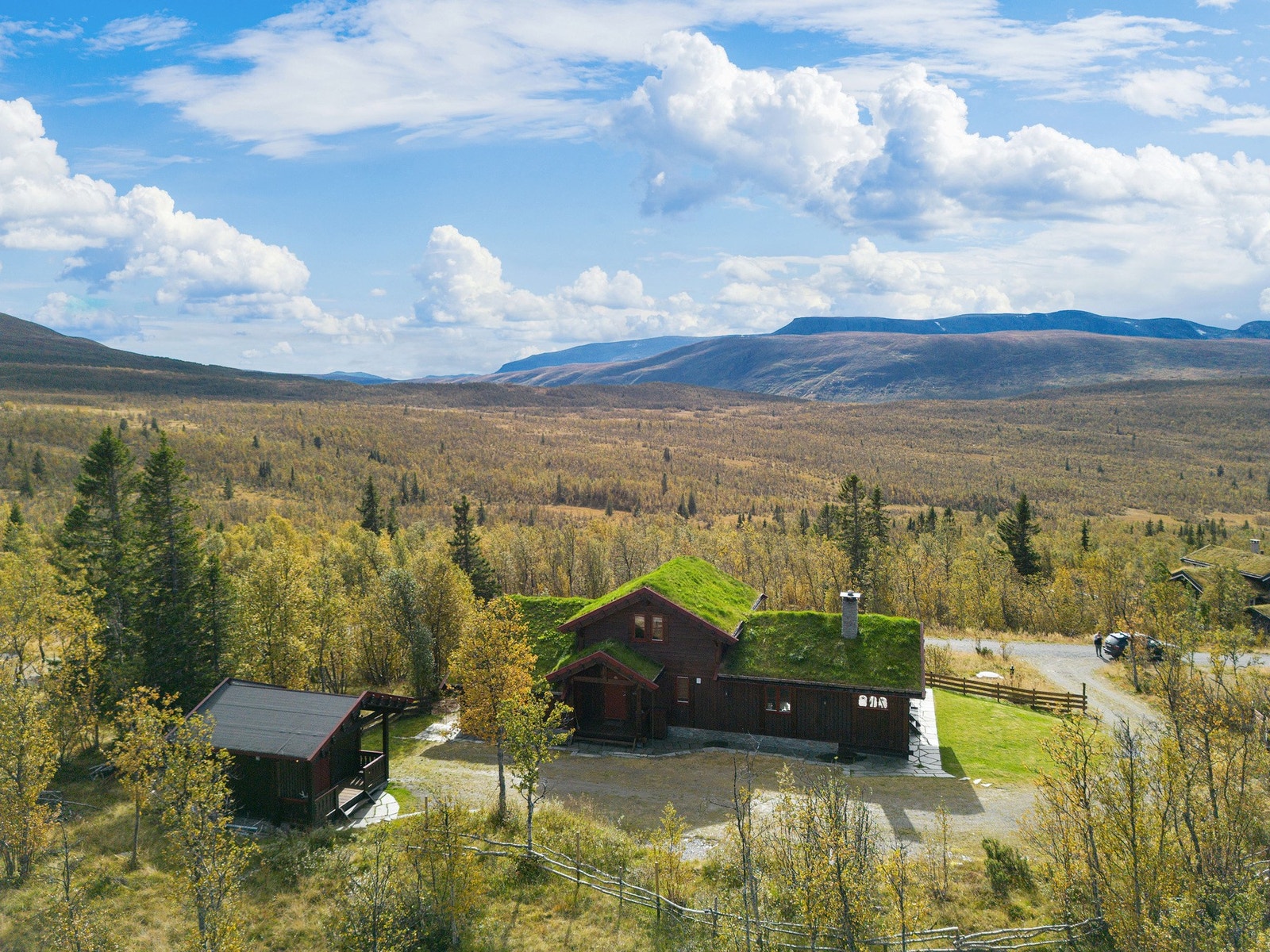 Vang ligger idyllisk til, midt mellom Østlandet og Vestlandet. Galleribilde