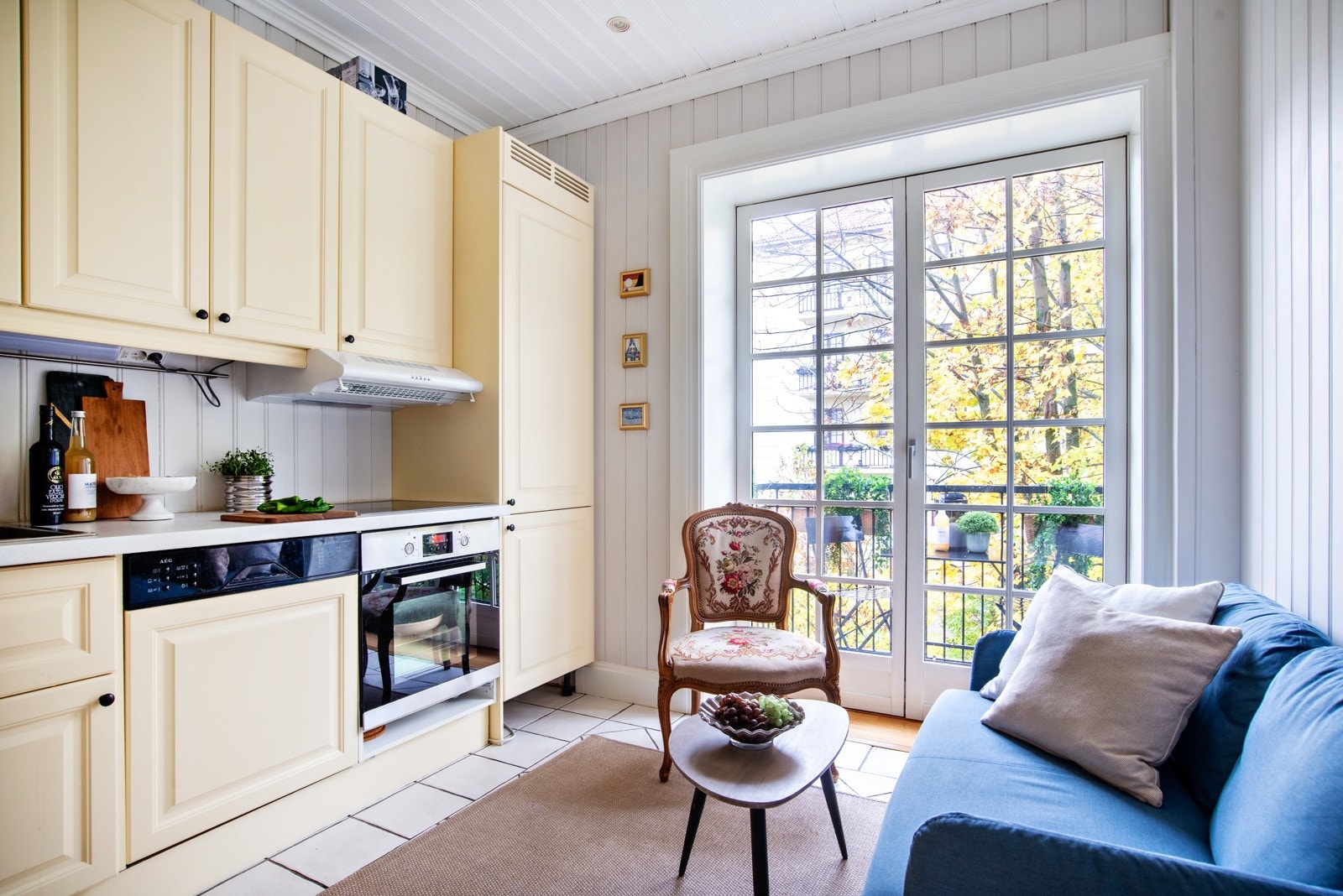 Leiligheten har en egen hybel med tilknytning til hoveddelen, samtidig som den også har egen inngang. Galleribilde