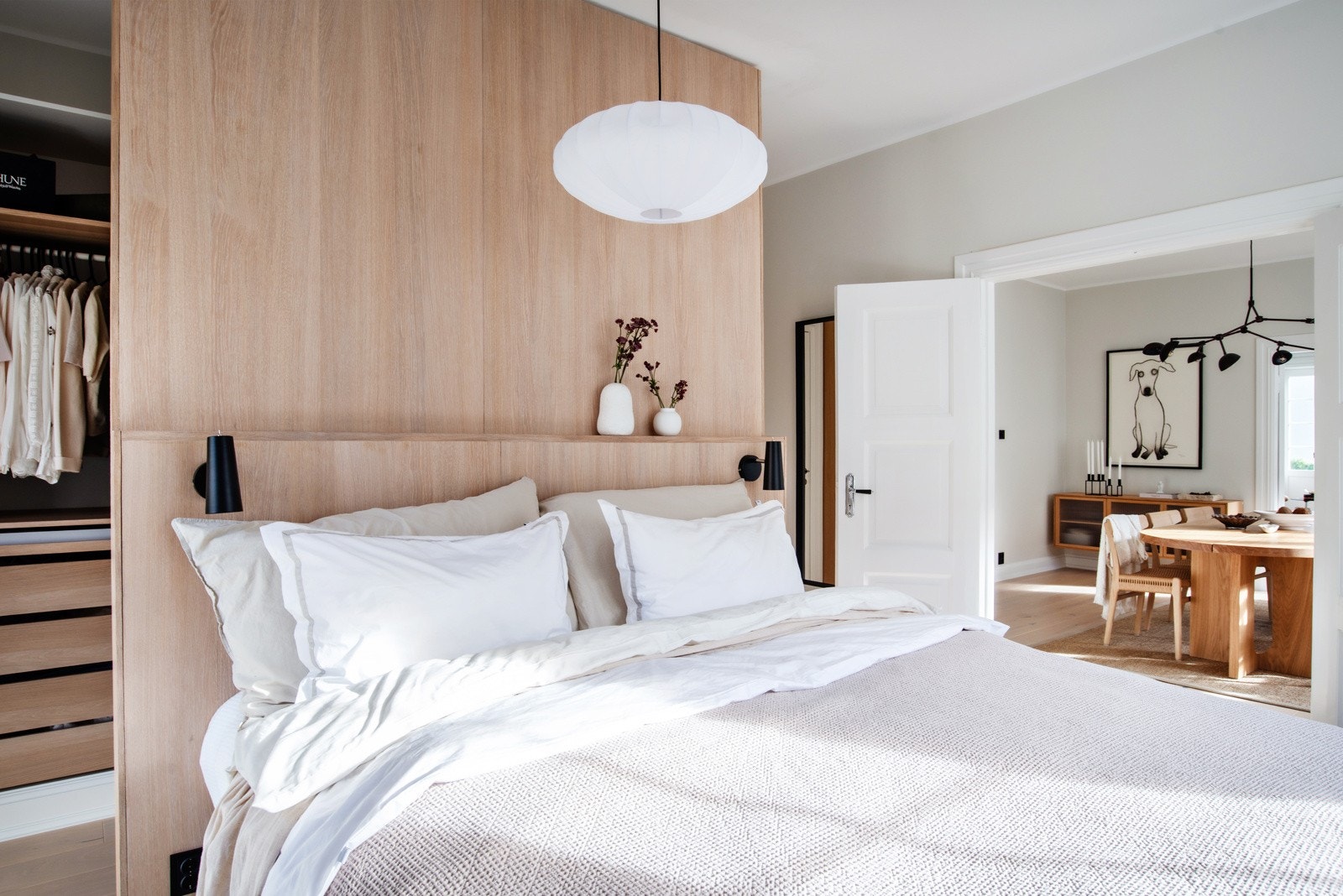 Hovedsoverommet er romslig og har plass til dobbeltseng og nattbord. Galleribilde