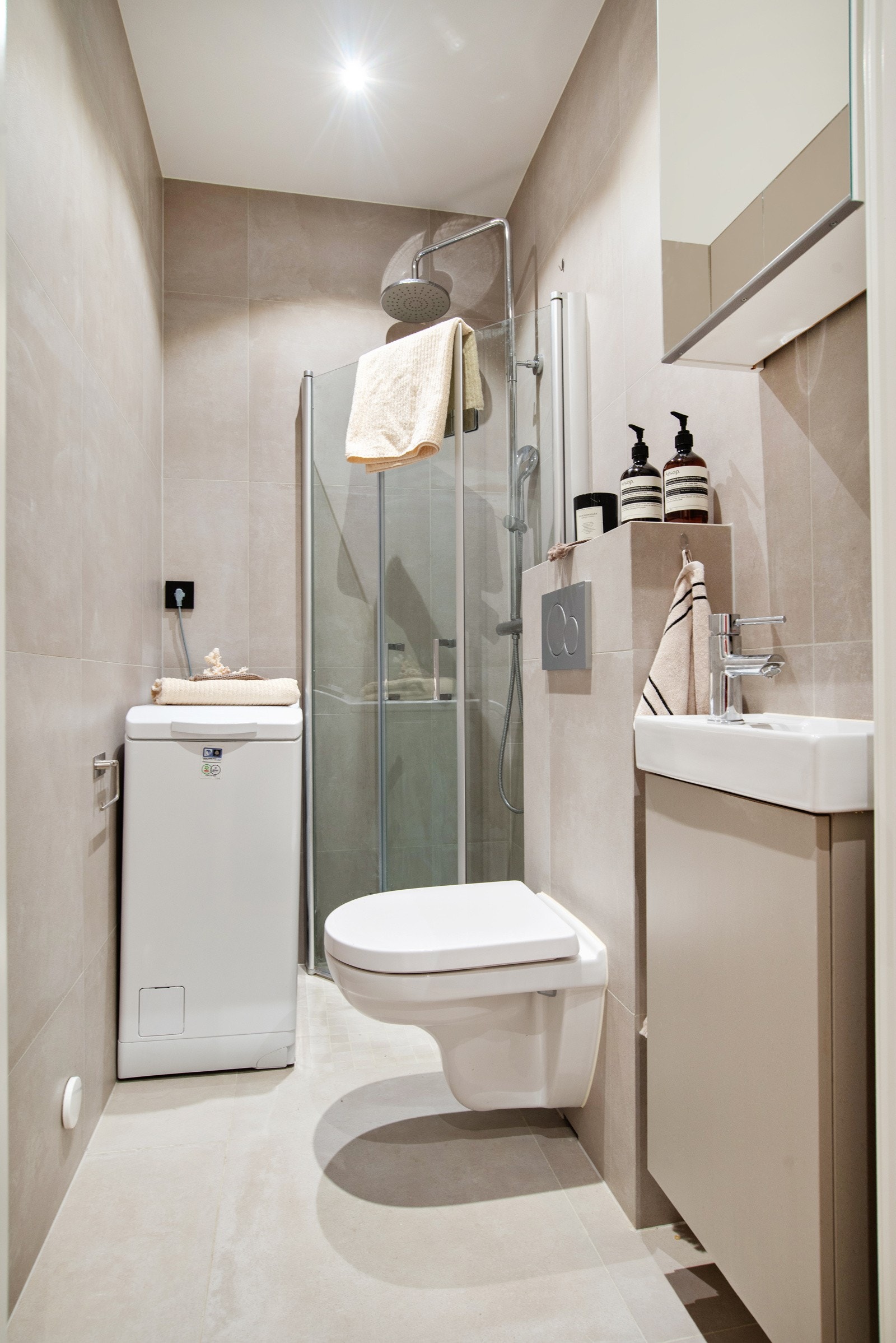 Badet i hybelen er etablert i 2023 og bygget ihht. TEK17. Galleribilde