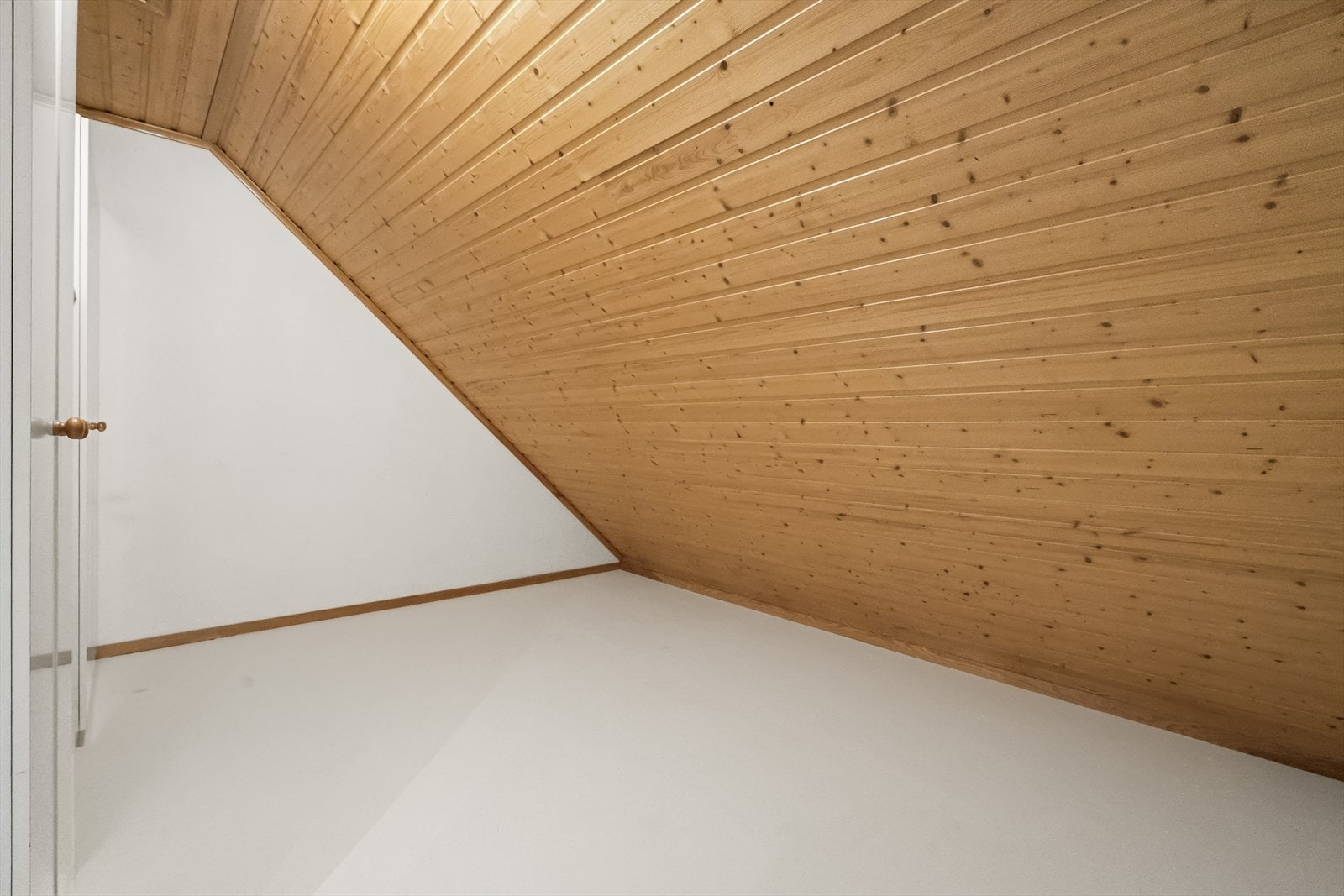 Ei romsleg bod på loft Galleribilde