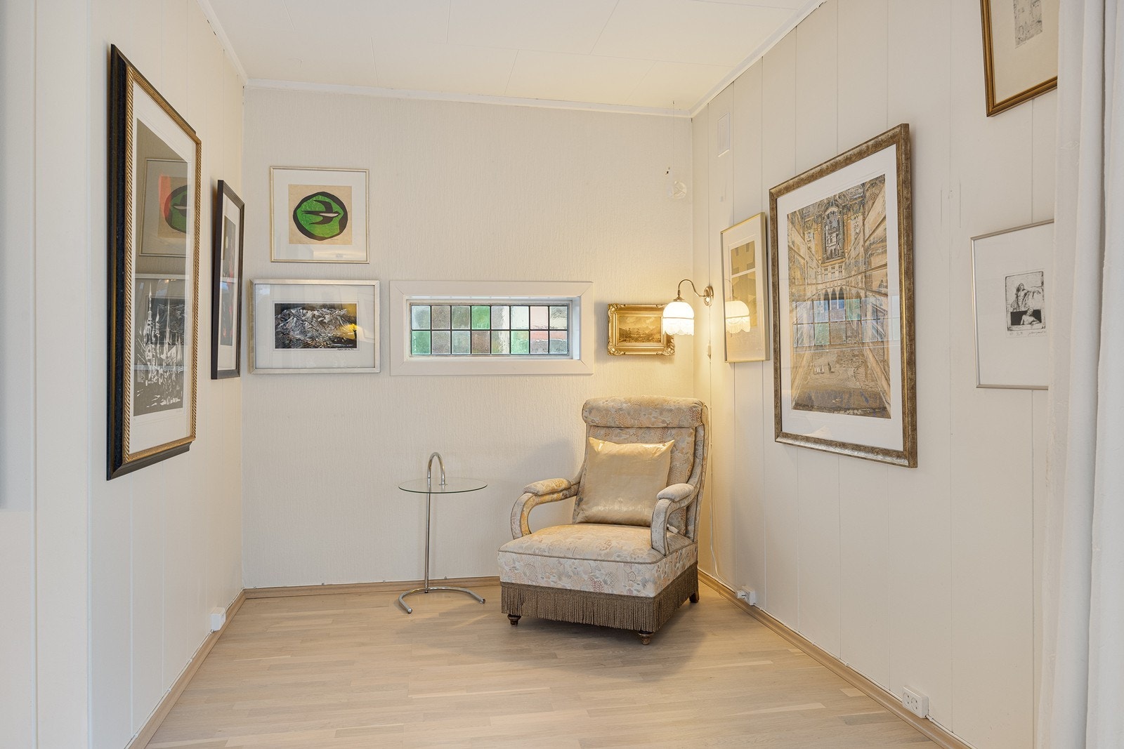 I et hjørne av stuen er det fin mulighet å lage en hyggelig lesekrok. Galleribilde