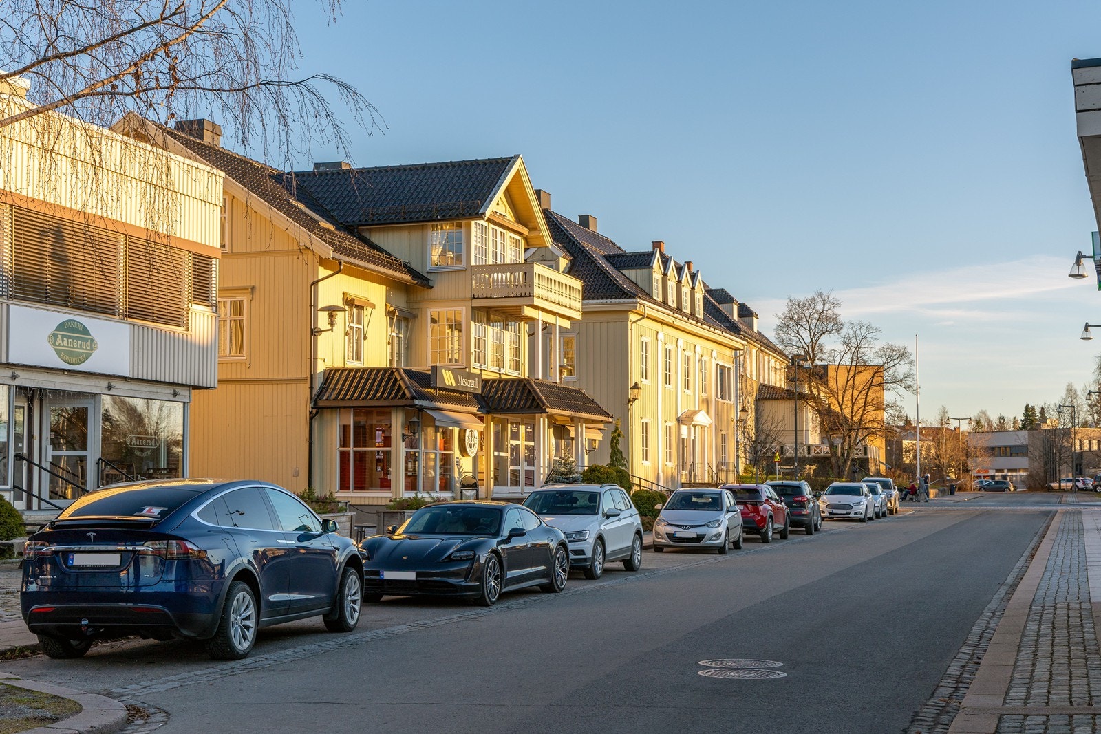 Årnes er et koselig tettsted med en fin blanding av gammel og ny bebyggelse. Galleribilde