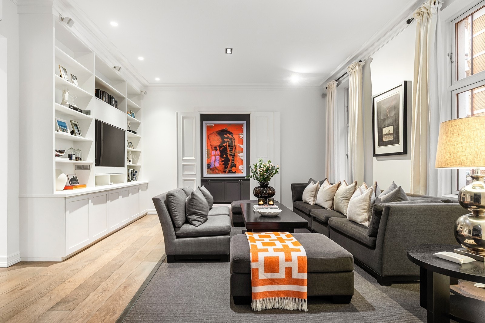 Gjennomgående og luftig designleilighet med sydvendt skjermet balkong, presentert av Vemund V. Thorkildsen i Nordvik Foto: StudioOslo Galleribilde