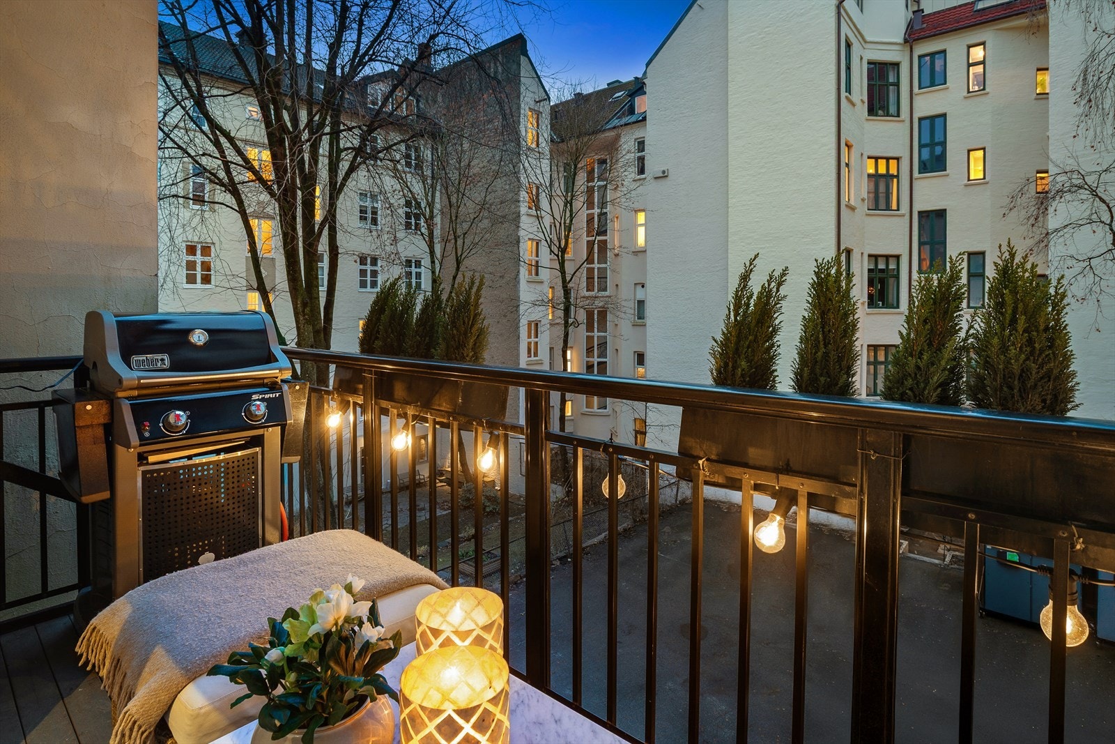 Luftig balkong mot rolig bakgård - Sydvendt og skjermet! Galleribilde