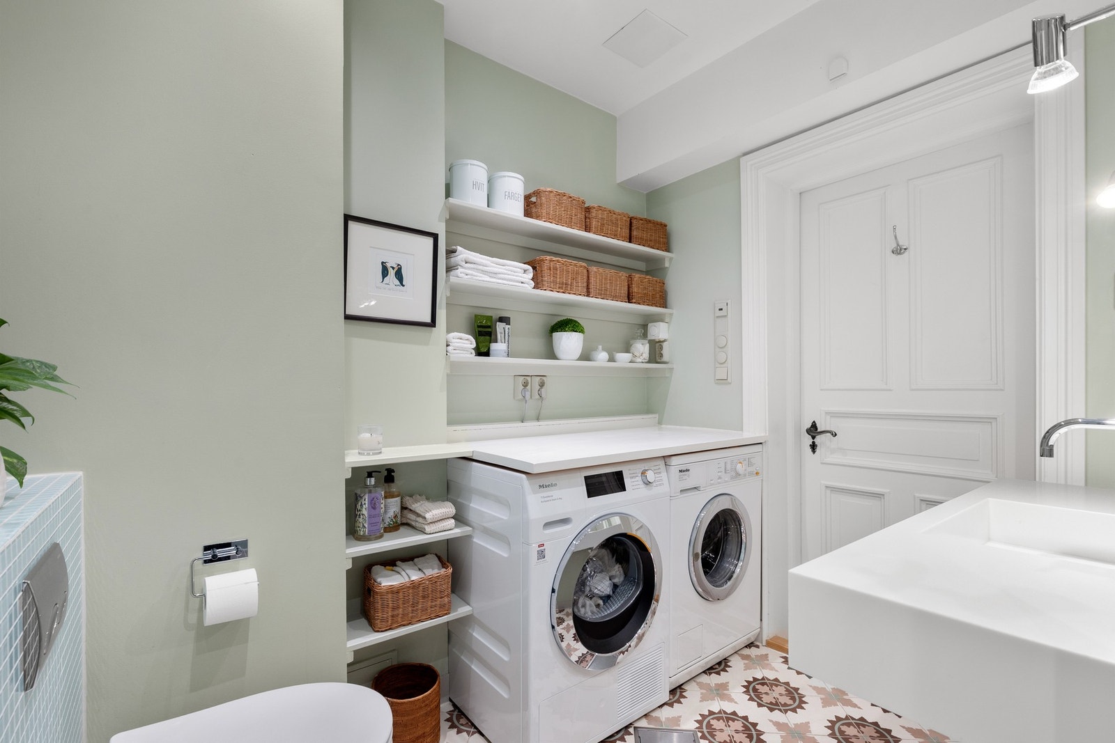 Praktisk vaskenisje og gulvvarme Galleribilde