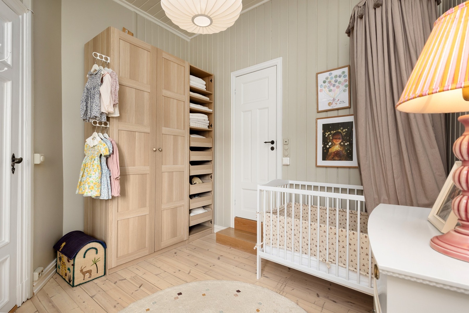 Garderobe på soverom III Galleribilde