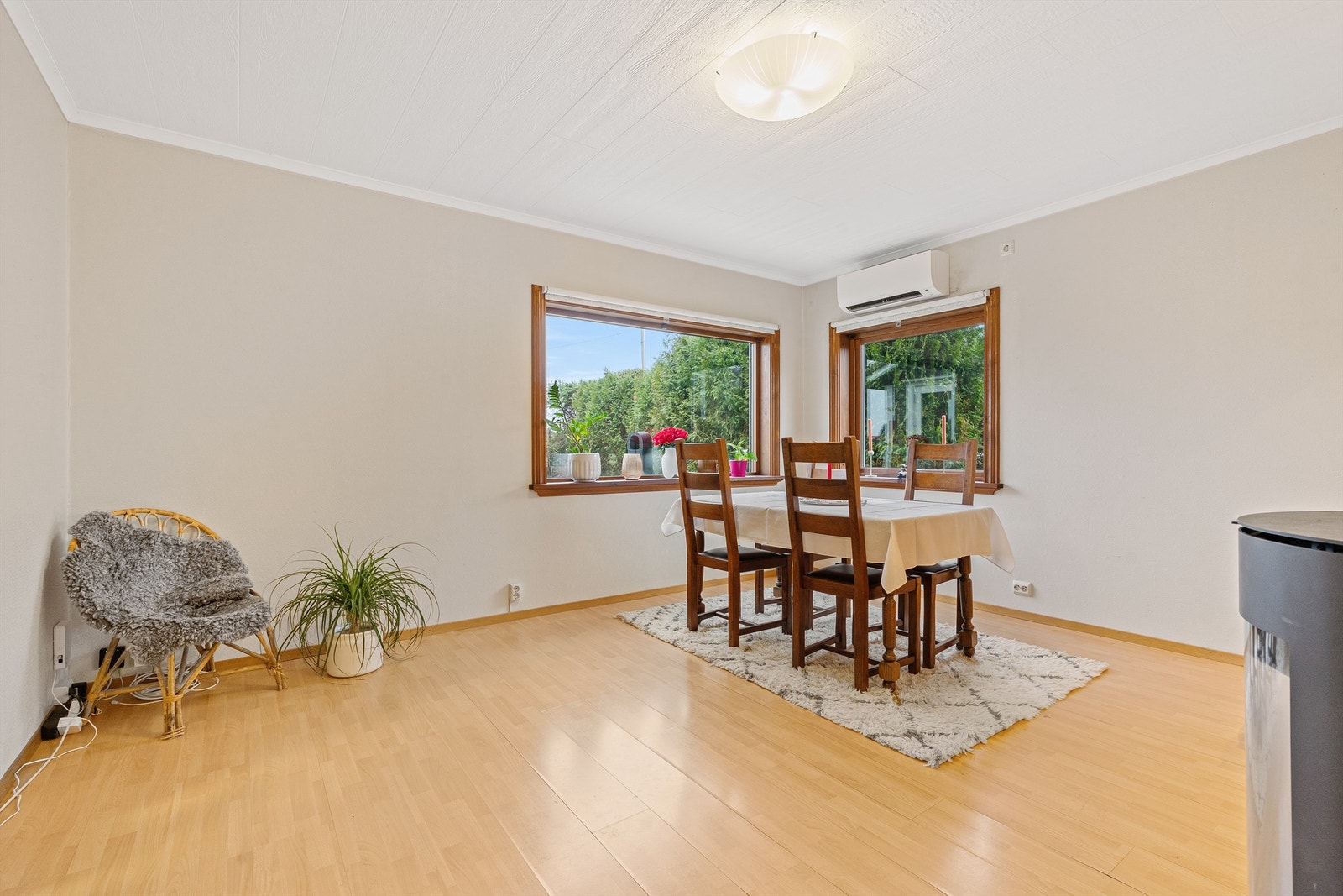 Spisestue med god plass til langbord. Galleribilde