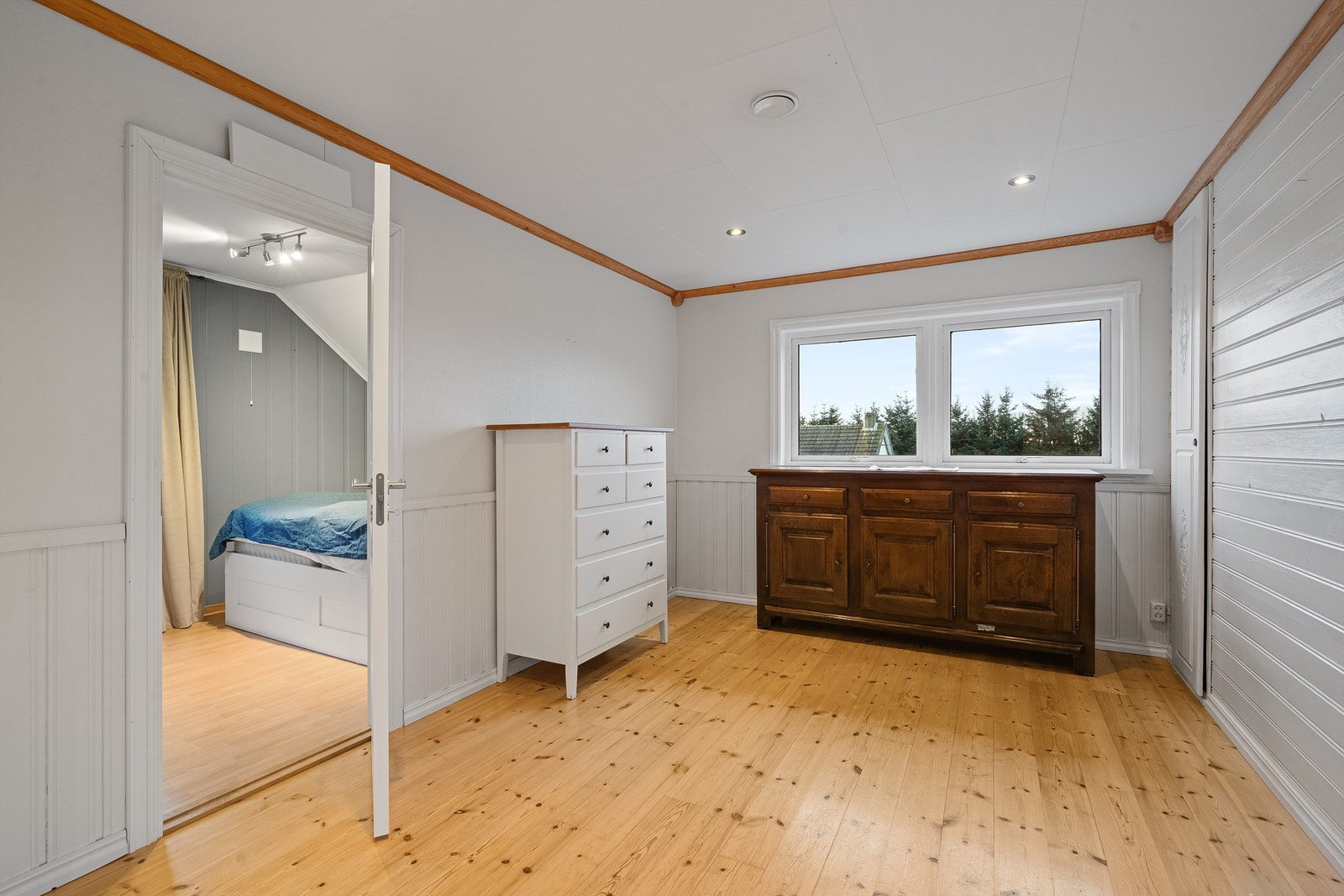 Loftstue. Galleribilde