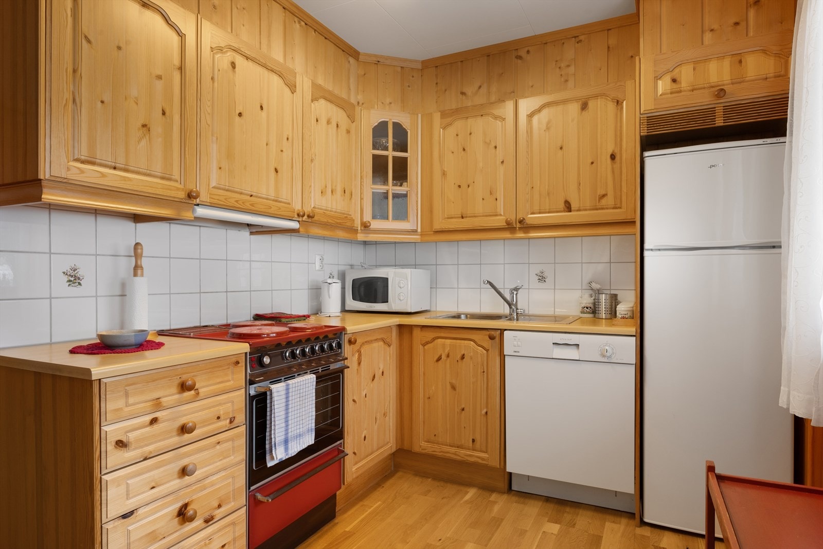 Kjøkkenet ligger adskilt fra stua. Galleribilde