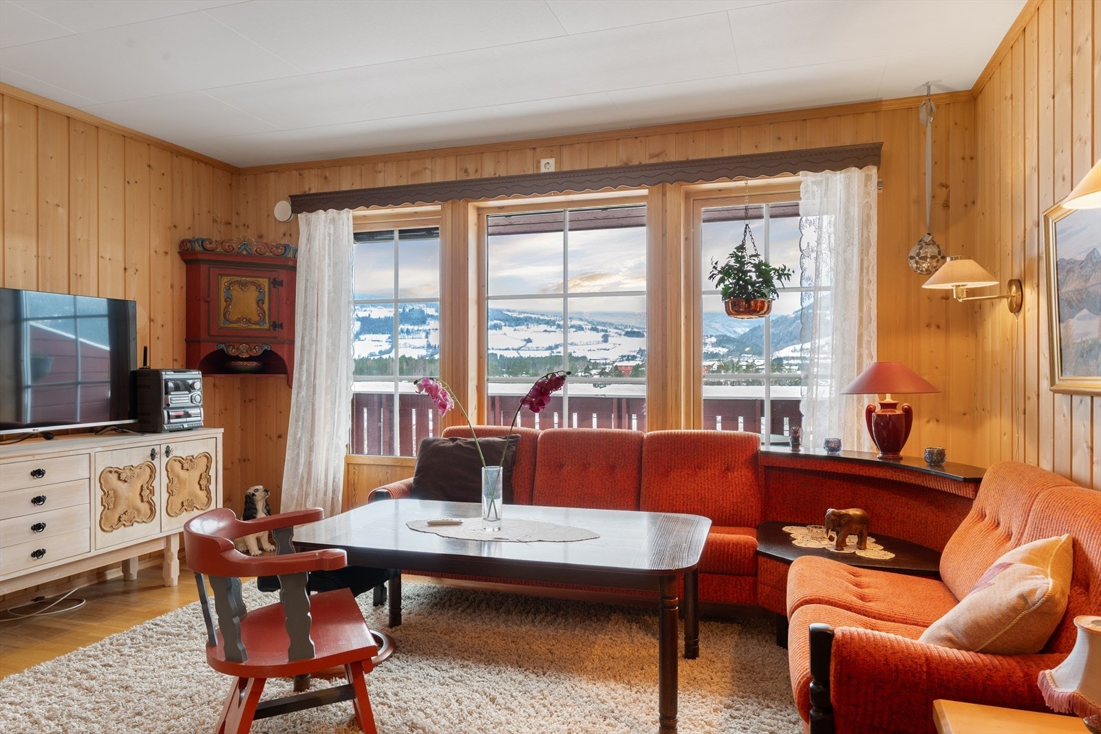 Vinduene slipper inn godt med dagslys og det er fin utsikt mot nærliggende områder. Galleribilde