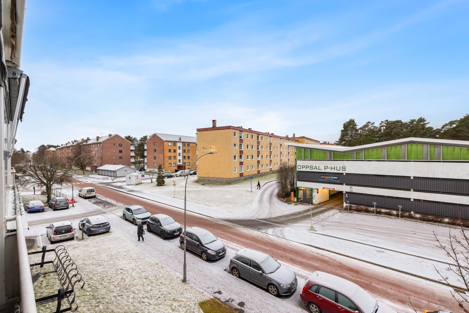 Utsikten fra balkongen - vestvendt og har dermed godt med ettermiddag- og kveldssol. Galleribilde