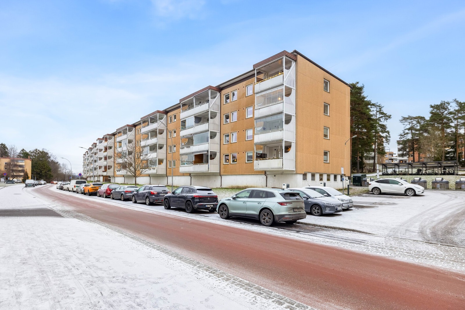 Leiligheten ligger i byggets 2. etasje. Galleribilde