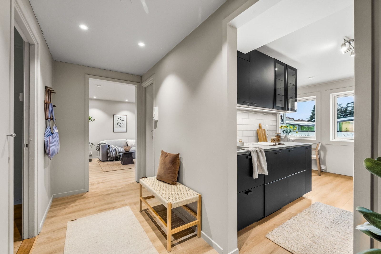 Videre inn til kjøkkenet. Galleribilde