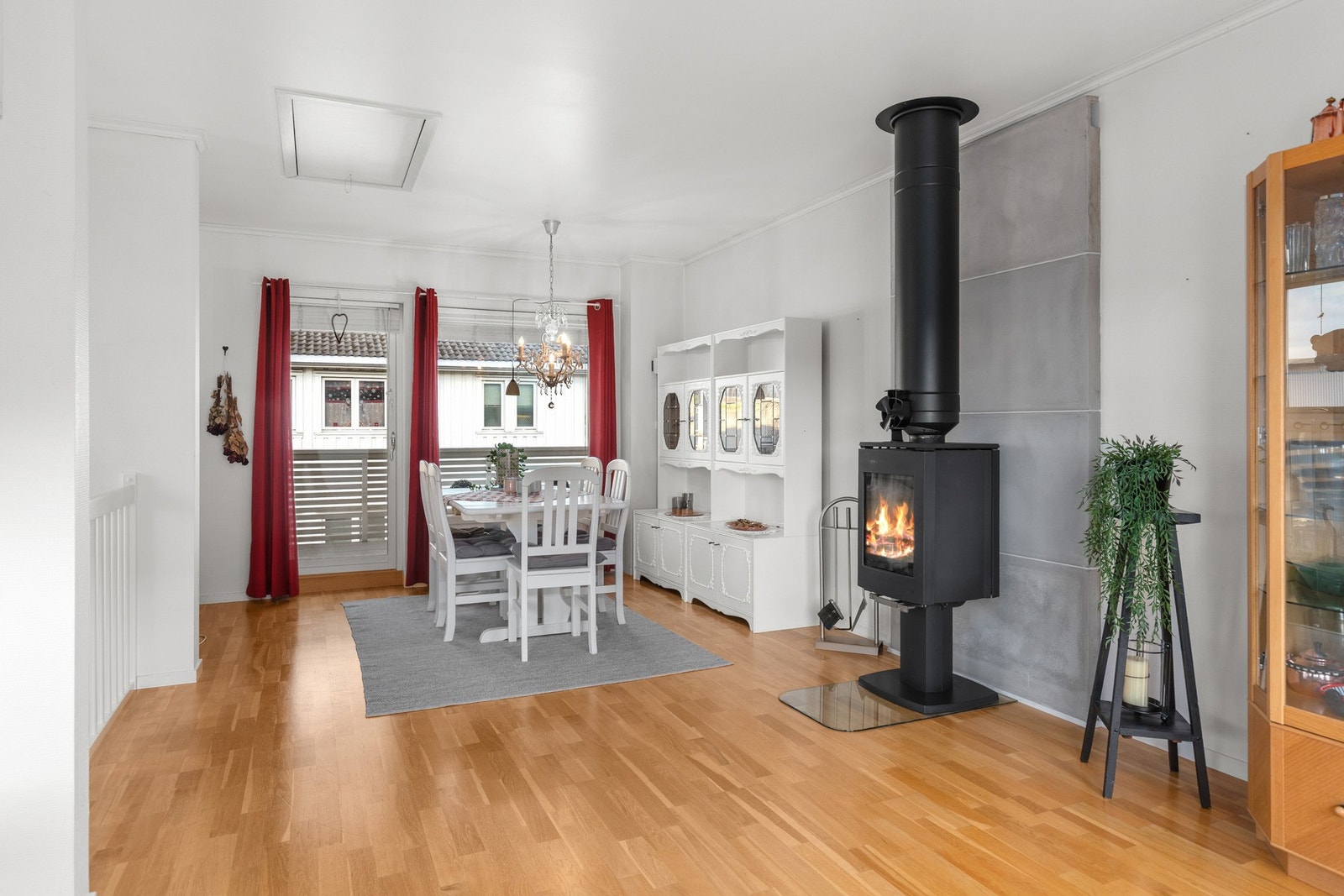 Du har også utgang til en balkong fra spisestue. Galleribilde