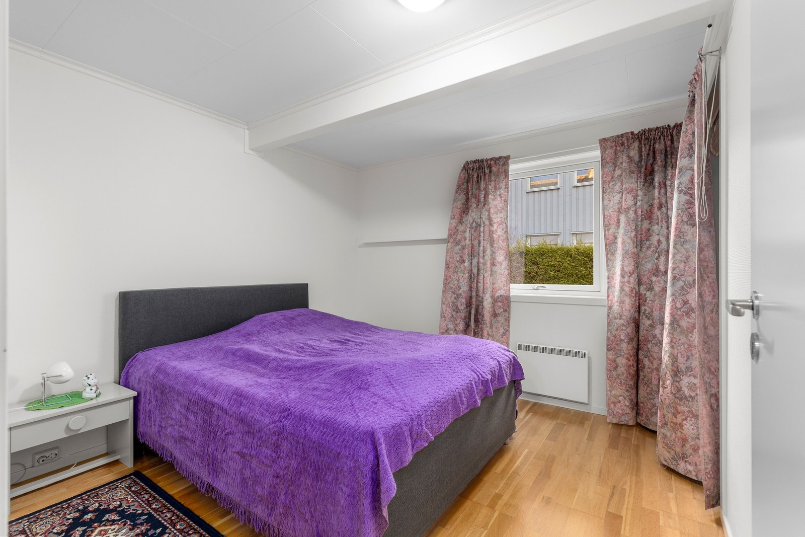 Romslig soverom på 11 kvm. Galleribilde