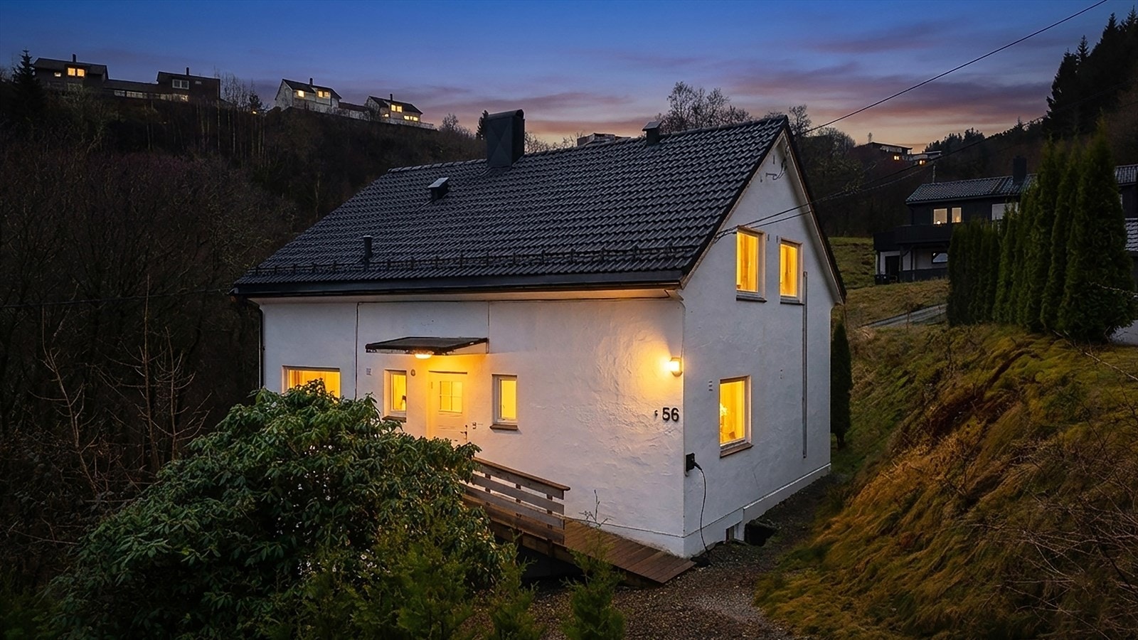 Adkomst via trappeløp fra 1. etasje Galleribilde