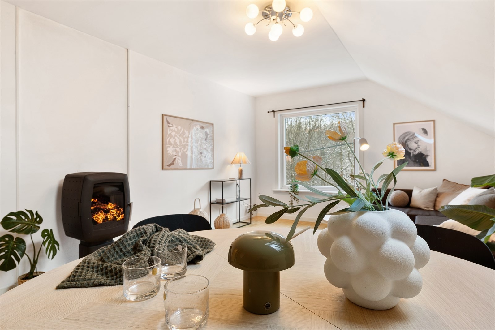 Romlig stue på 18,4m² Galleribilde