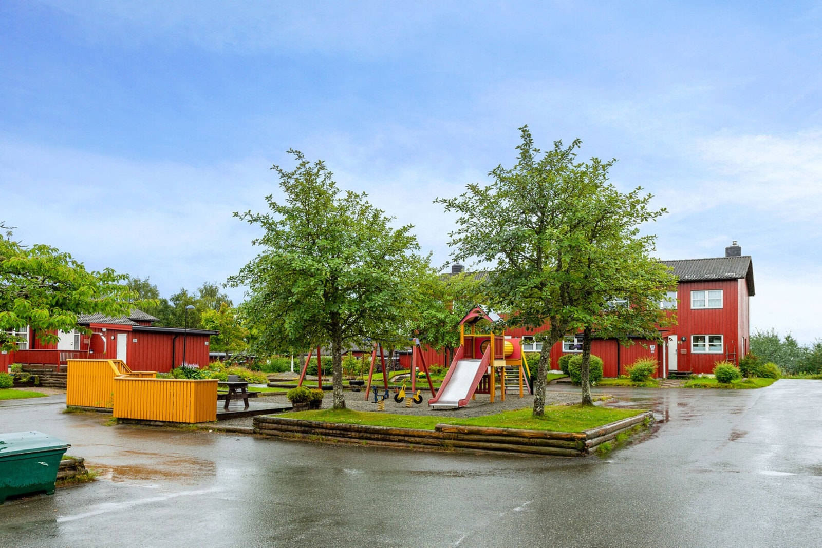 Rett ved boligen finner man flotte lekeplasser som passer perfekt for de små Galleribilde