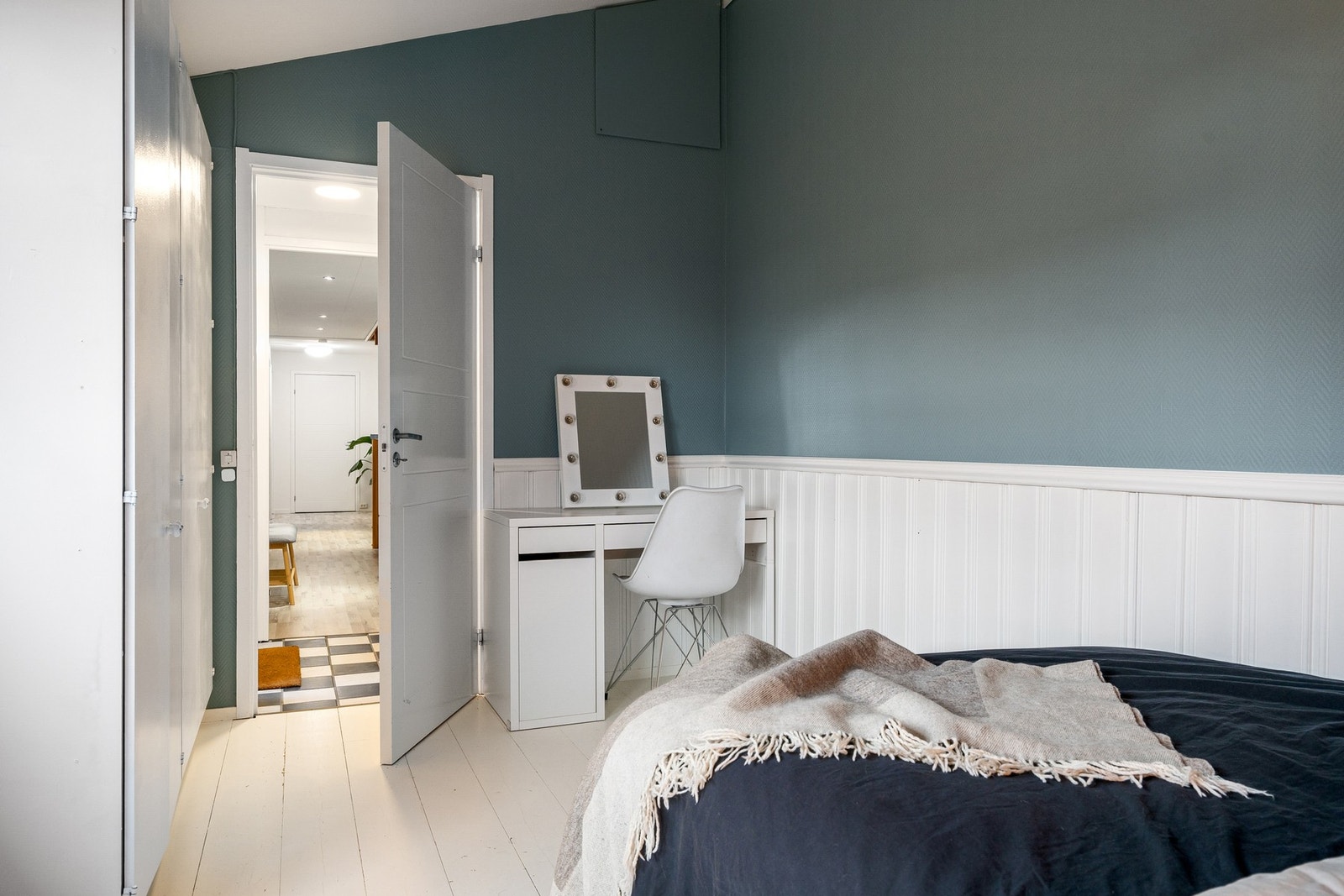 Her er det god plass til ønsket seng, garderobeskap m.m Galleribilde