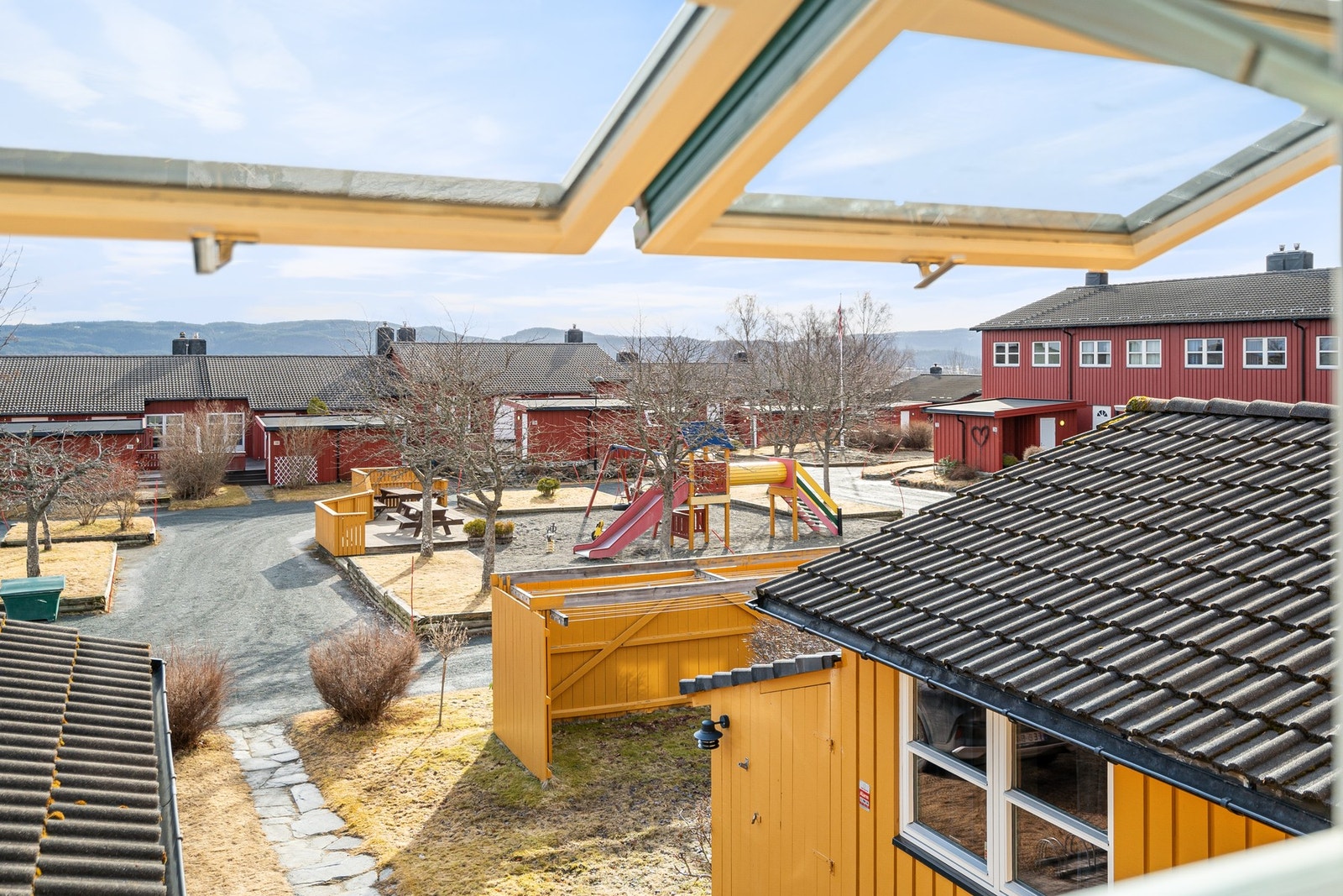 Rett ved boligen finner man flotte lekeplasser som passer perfekt for de små Galleribilde