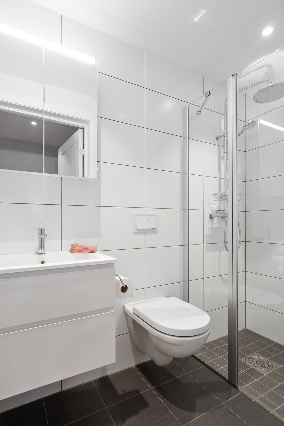 Det andre badet ligger ved entreen. Galleribilde