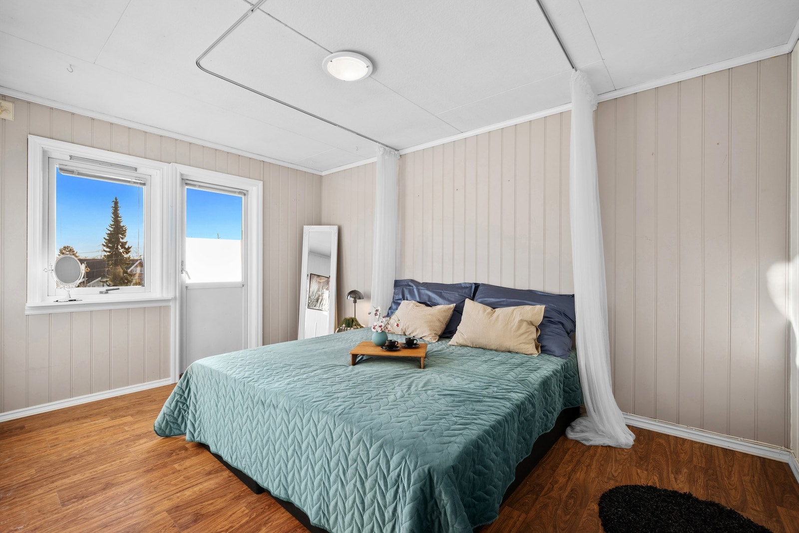 Soverom 1, med utgang til balkong Galleribilde