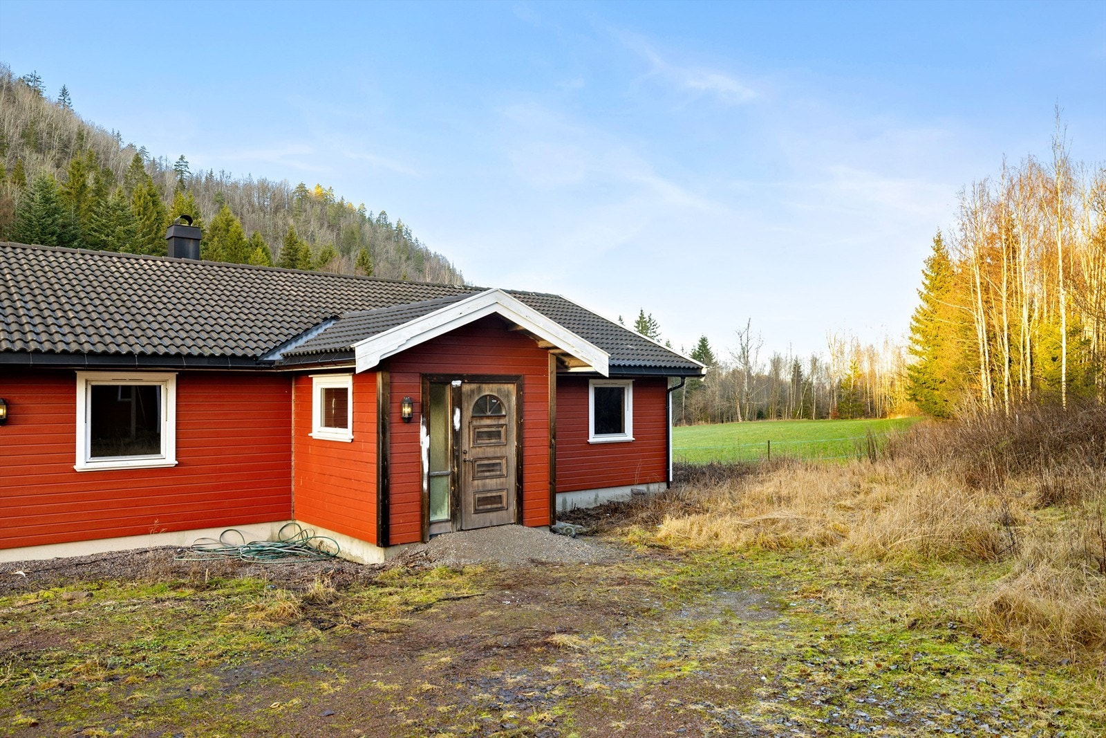Boligen er på 120 kvm, inneholder bl.a 3 soverom, stue, kjøkken, bad og vaskerom. Galleribilde