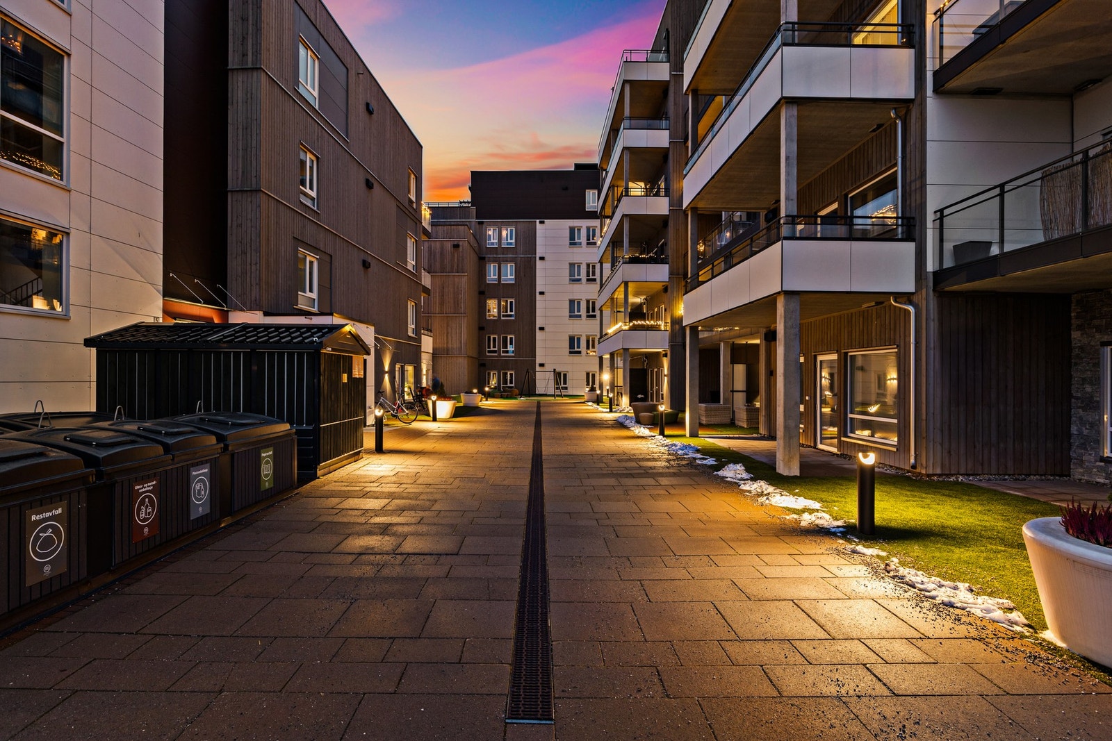 Meget koselige fellesområder i atriumet Galleribilde