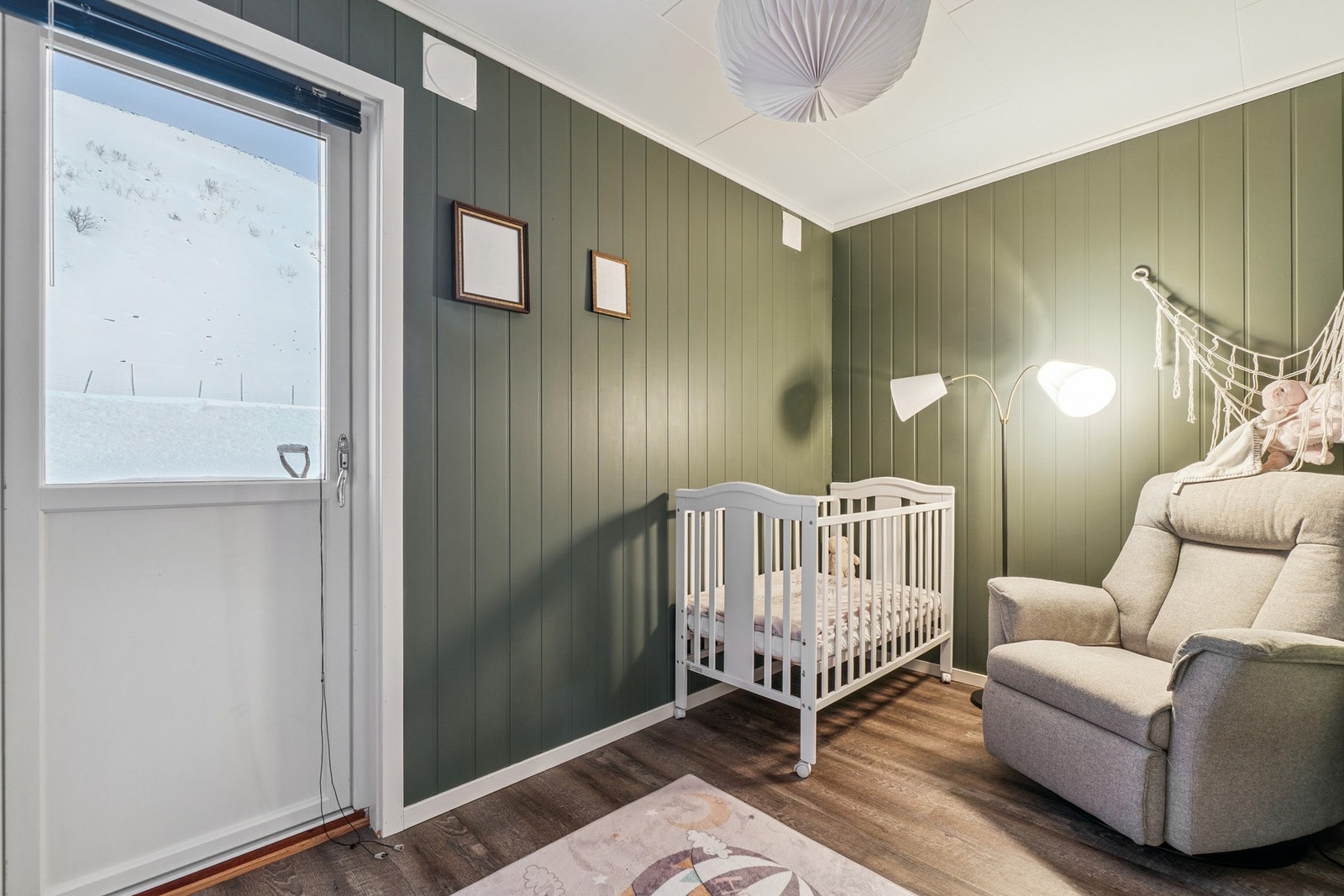 Øvrig i etasjen finner du 1 disp. rom som brukes som soverom. Galleribilde