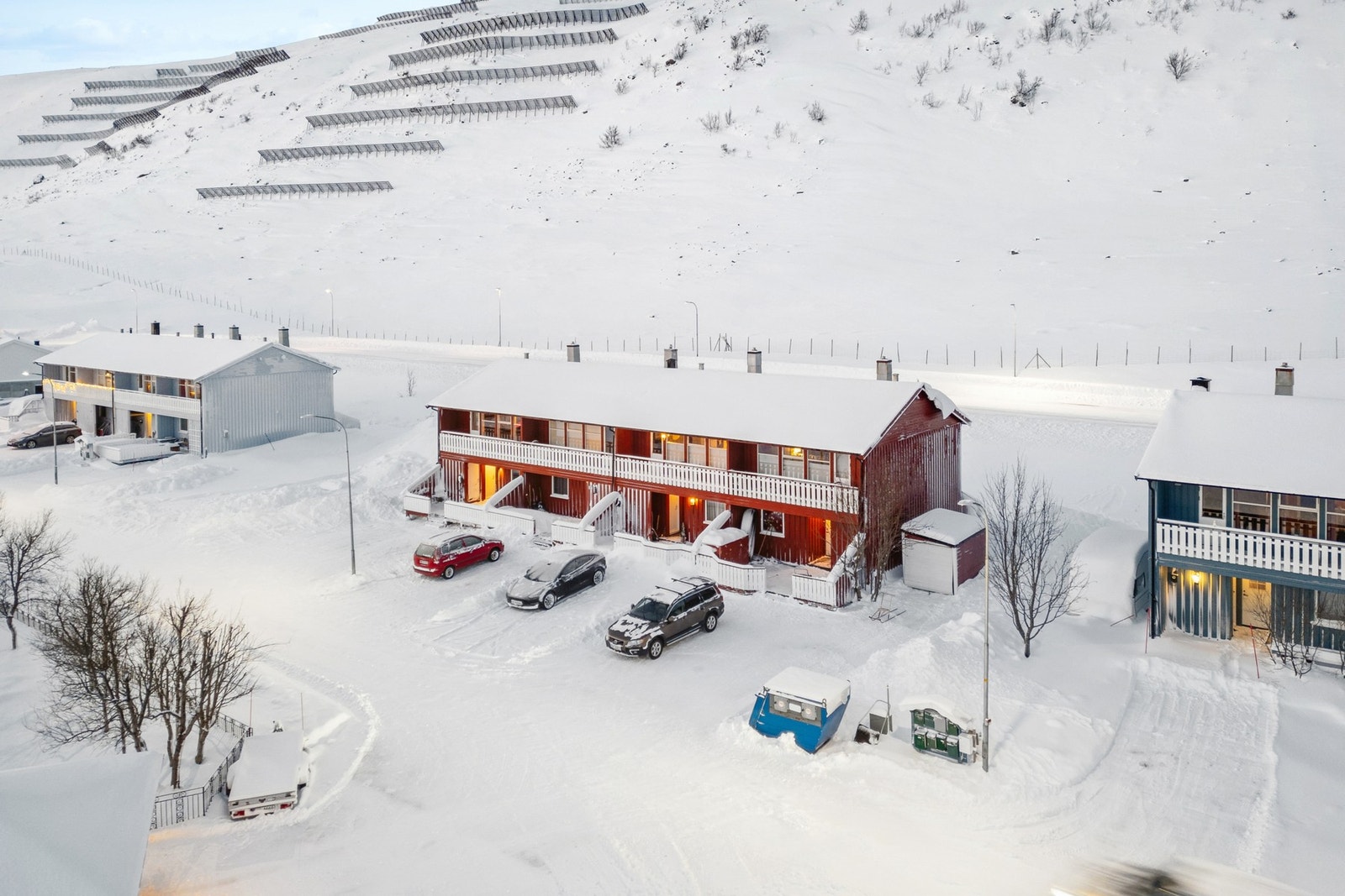 Boligen ligger populært og barnevennlig til i bydelen Prærien i Hammerfest kommune. Galleribilde