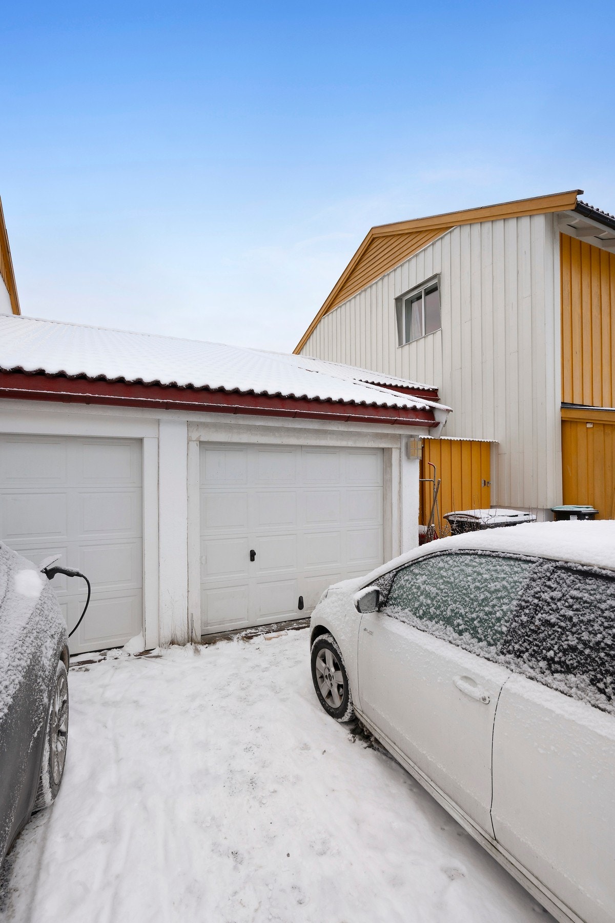 Garasjeplass til en bil. Galleribilde