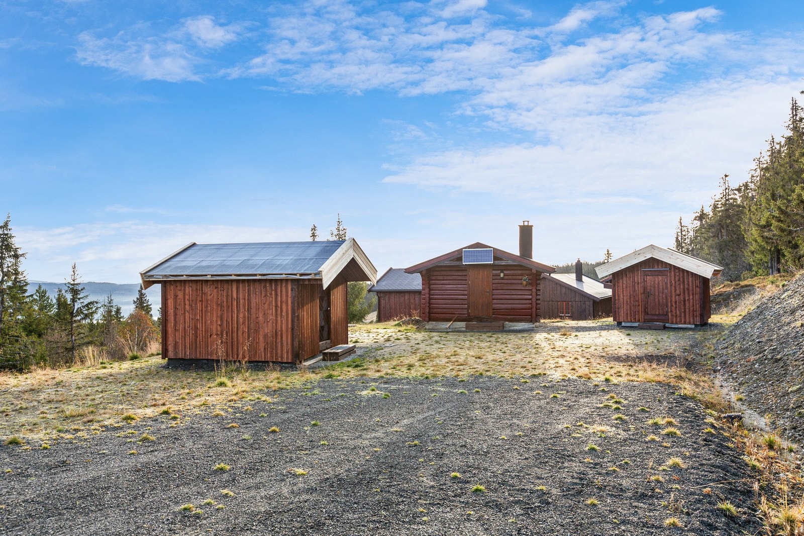 Det er ca. 20 km til Leira med golfbane i Vestringsbygda Galleribilde