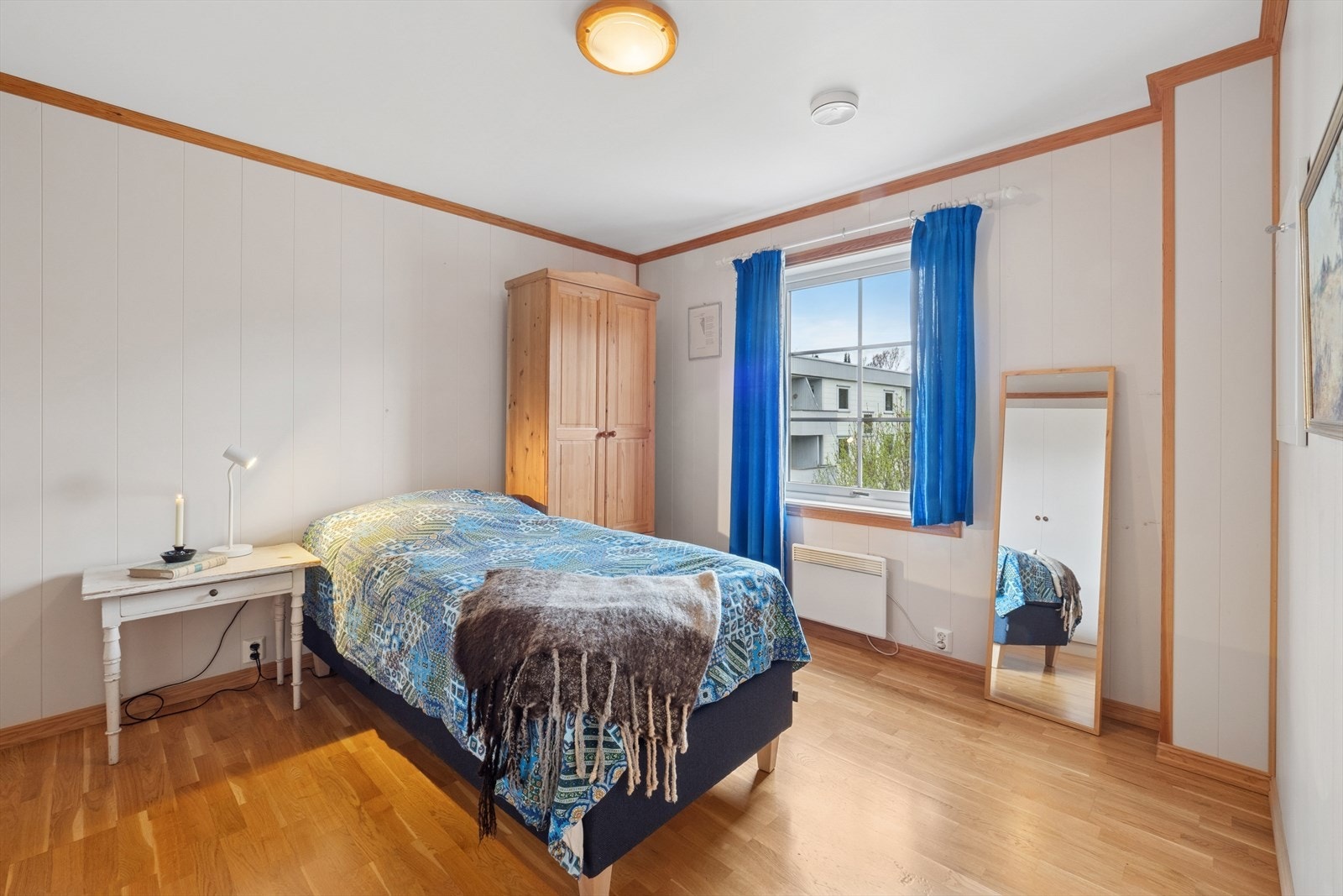 Soverom 1 er av god størrelse, og har god plass til seng av ønsket størrelse. Galleribilde