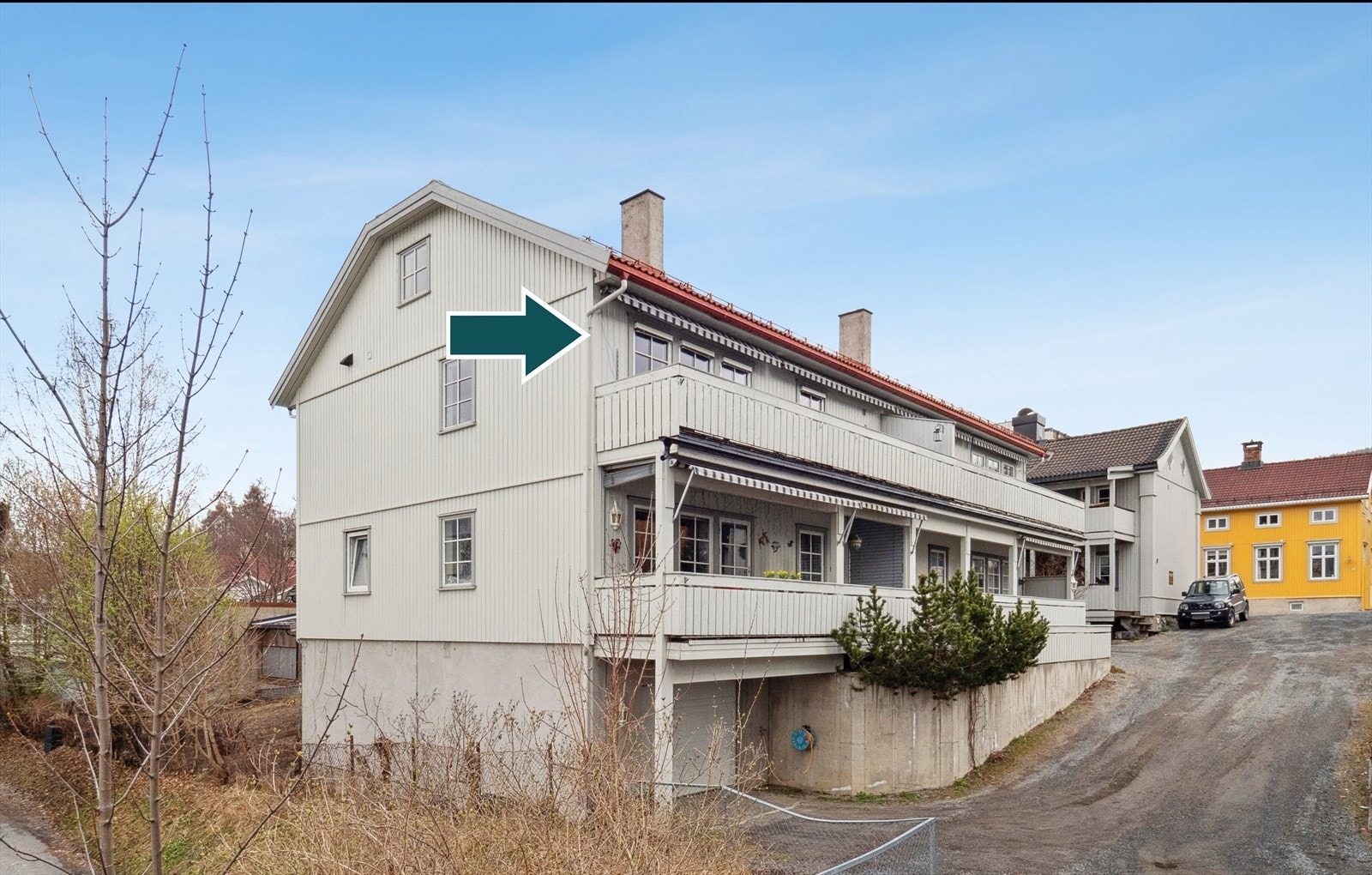 Leiligheten ligger i 2. etasje med innredet loftsetasje Galleribilde