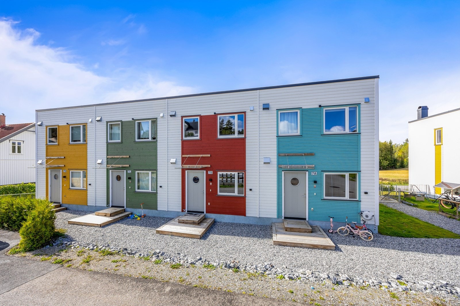 Fasade fremside med inngangspartier. Galleribilde