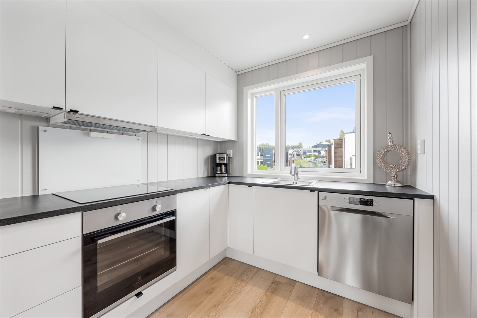 Velkommen til Furubakken 7 B! Et lys og trivelig rekkehus over to etasjer. Fotograf: Espen Edin. Galleribilde