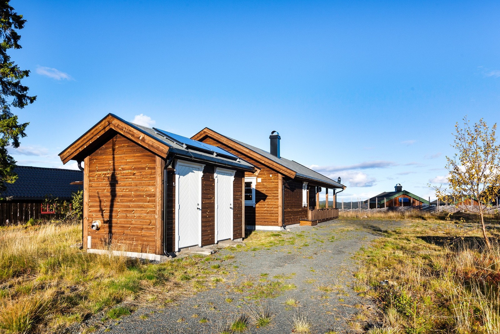 Eget uthus med aggregatrom og vedskjul. Galleribilde