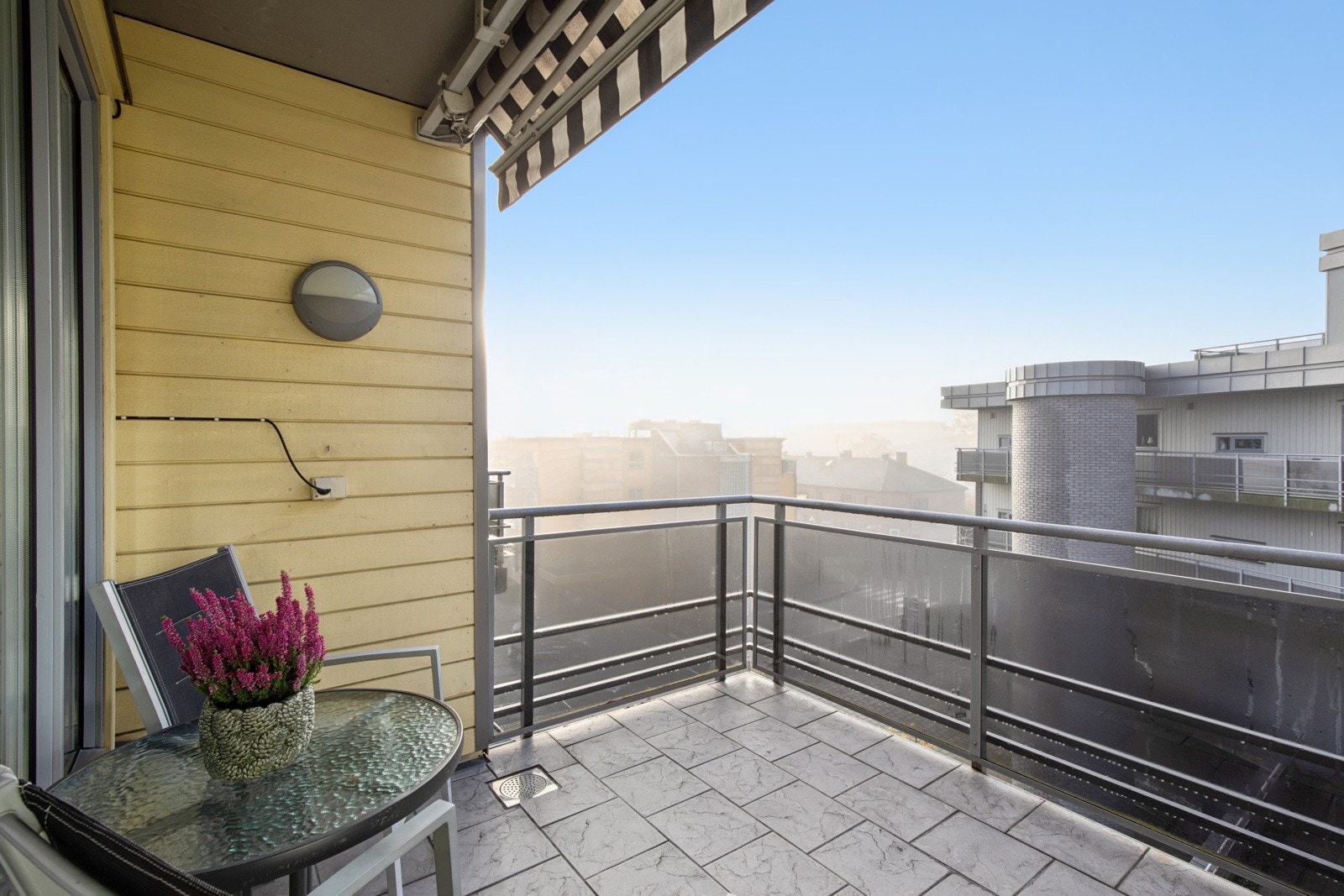 Balkong på 9kvm med markise. Galleribilde