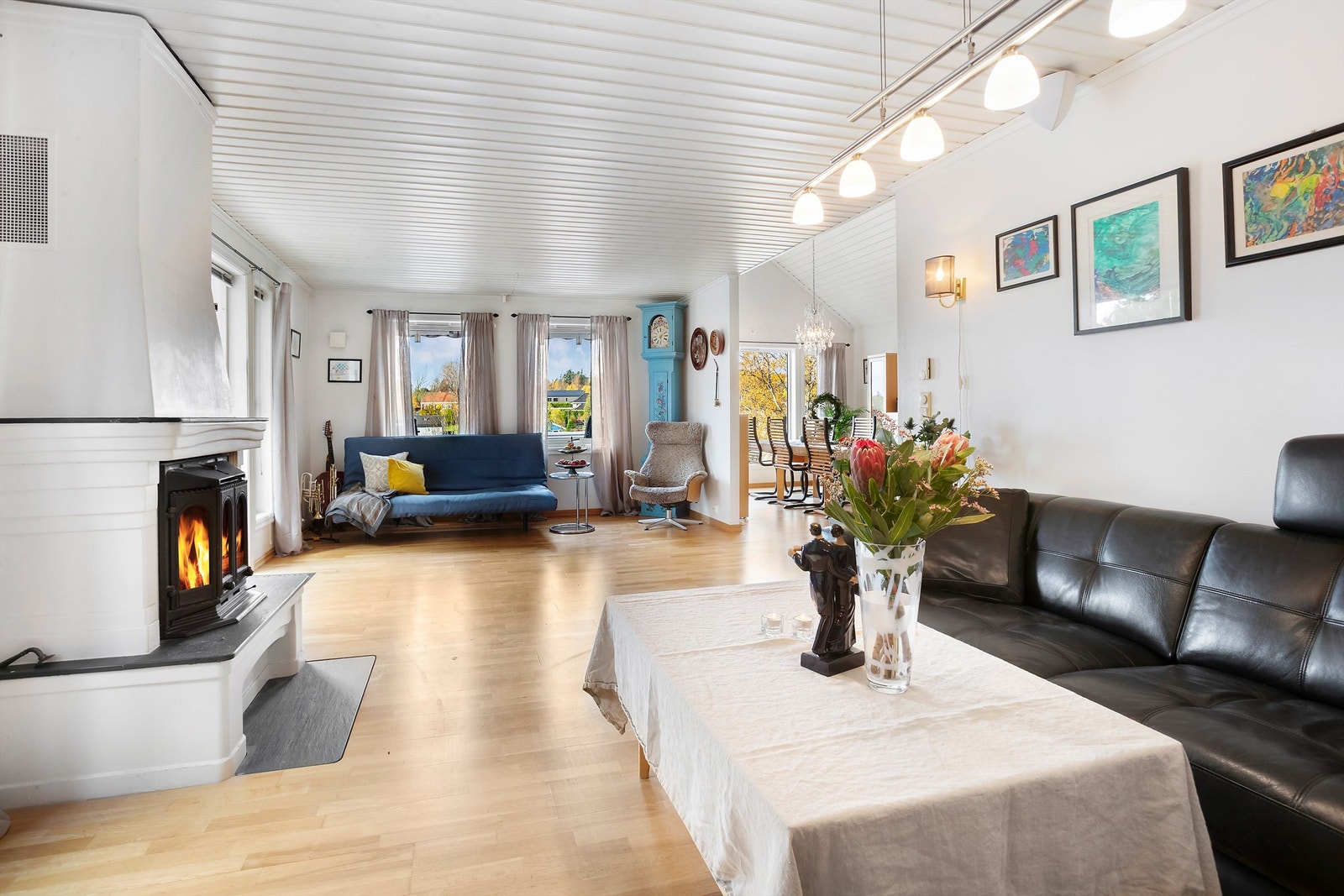 Fin stue med peisovn Galleribilde