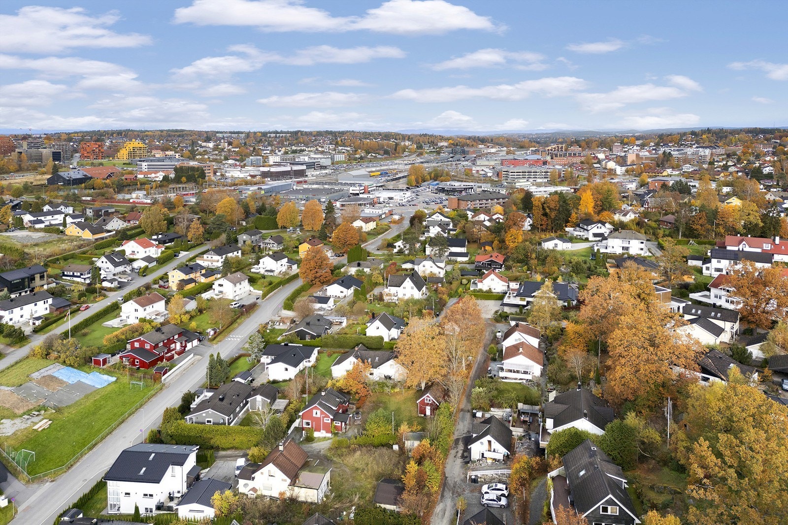 Gangavstand til sentrum. Follobanen har hyppige avganger til Oslo S, med en reisetid på kun ca. 12 minutter Galleribilde