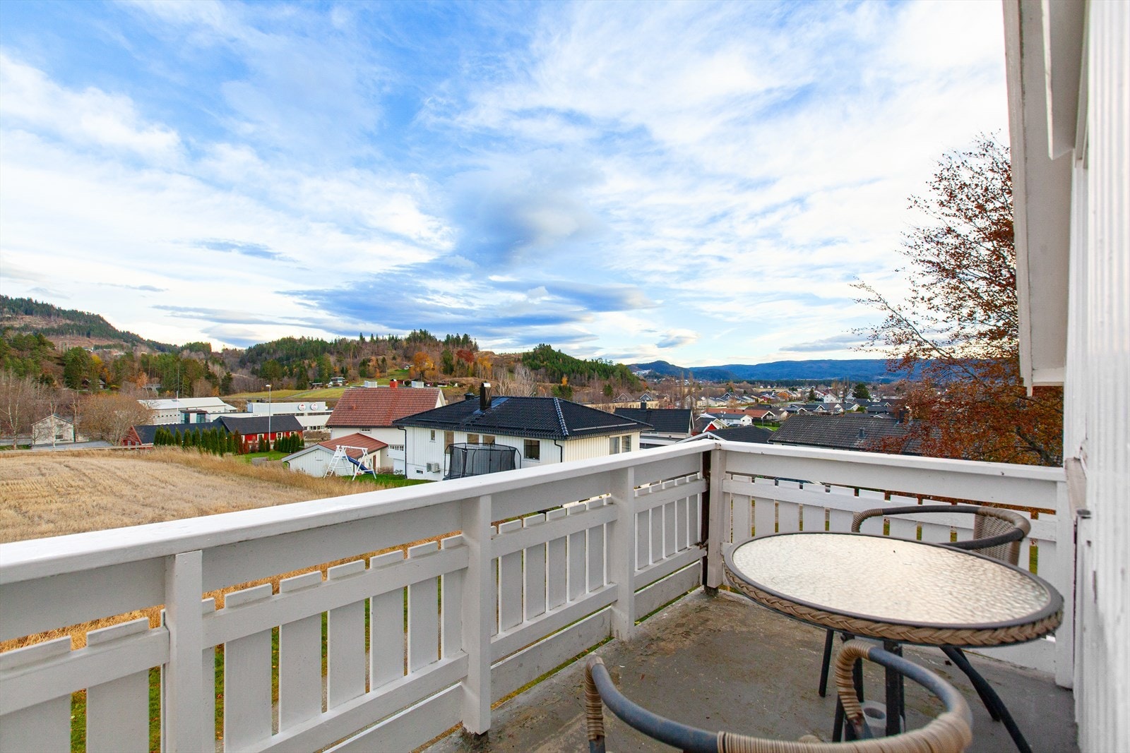 I 2.etasje har man en balkong på 4,3m med plass til en liten sittegruppe. Galleribilde